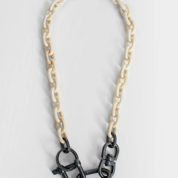 Mejuri Flat Curb Chain Collection: Trendy—But Timeless, Too