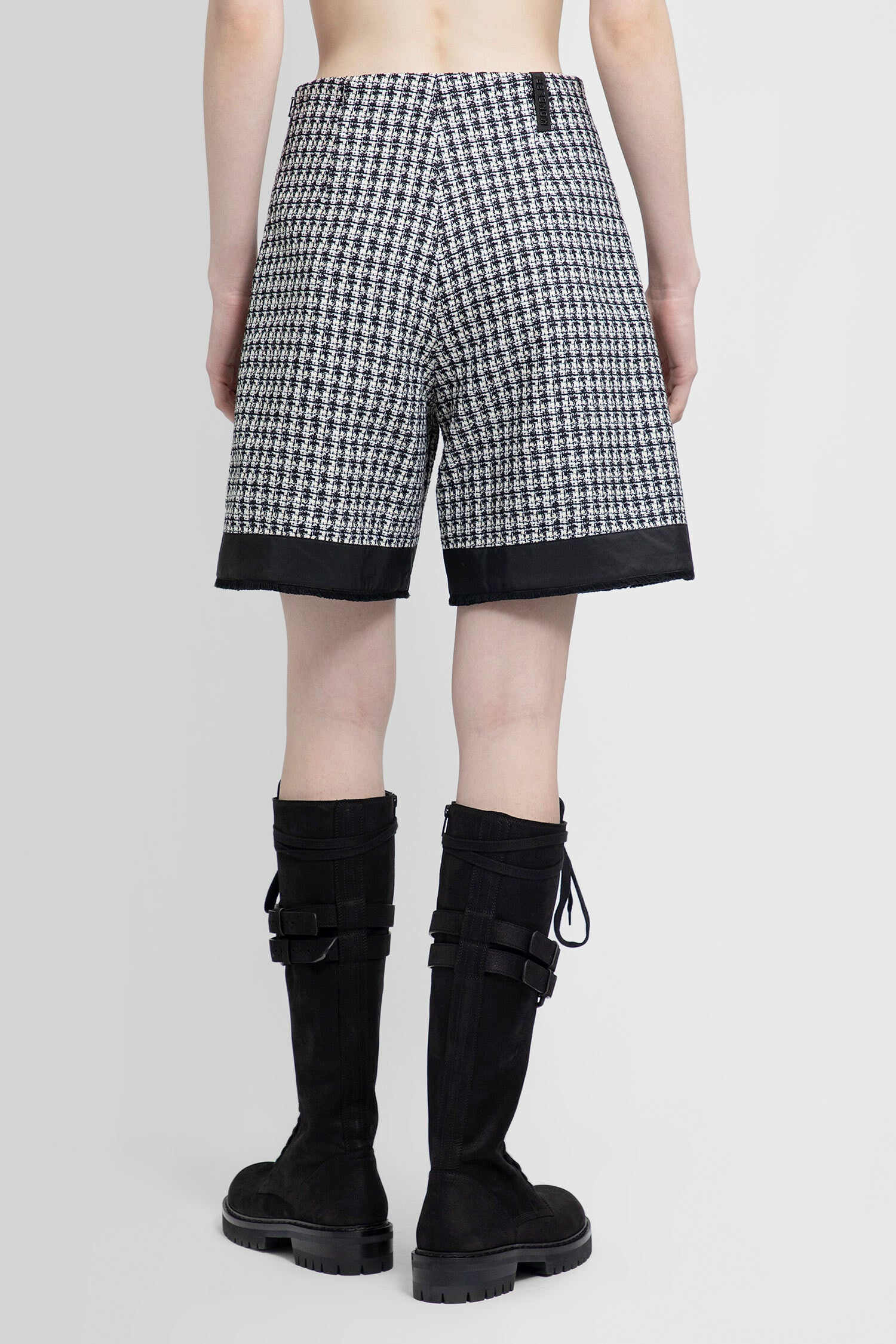 MONCLER WOMAN BLACK&WHITE SHORTS