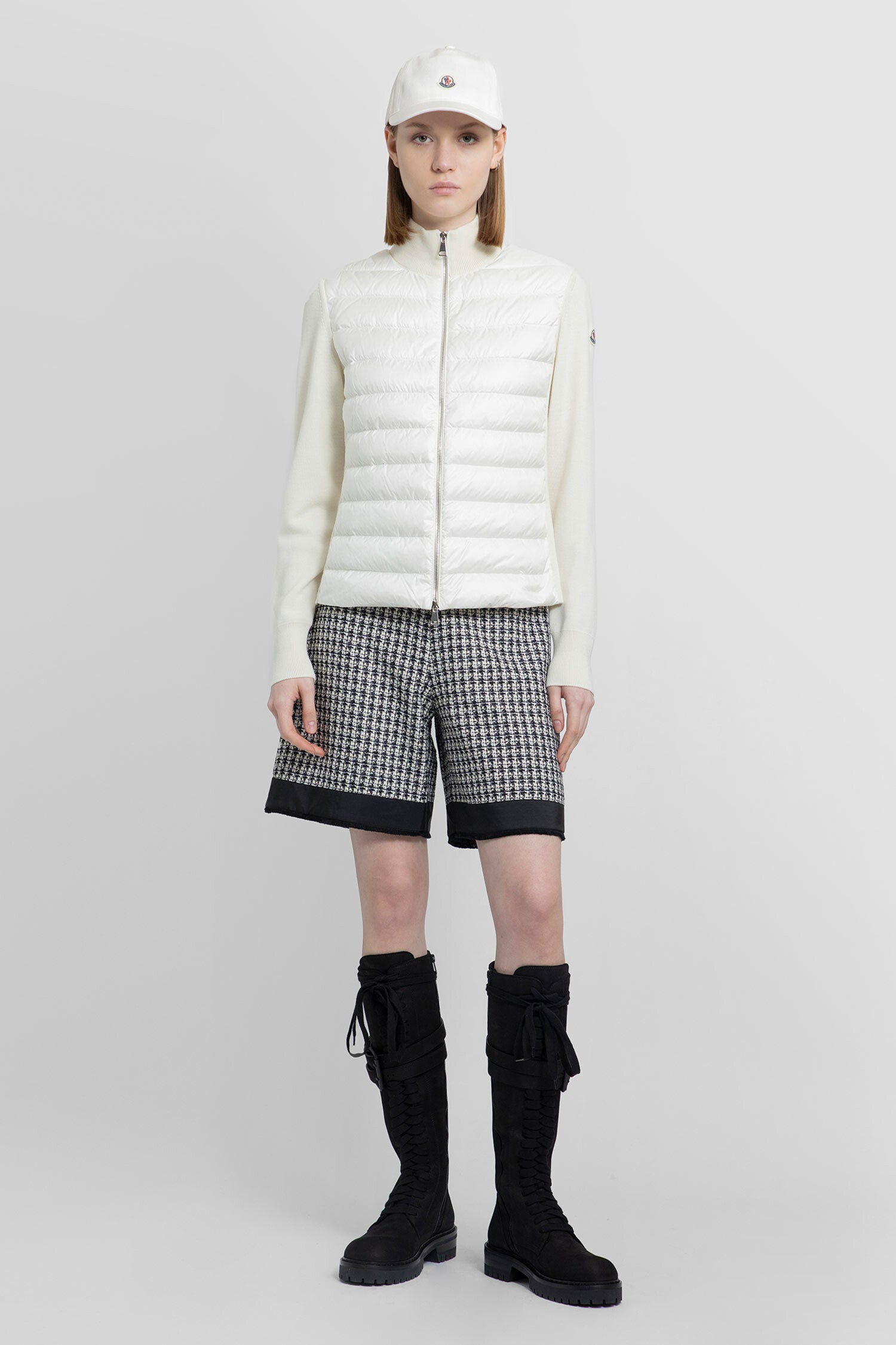 MONCLER WOMAN BLACK&WHITE SHORTS