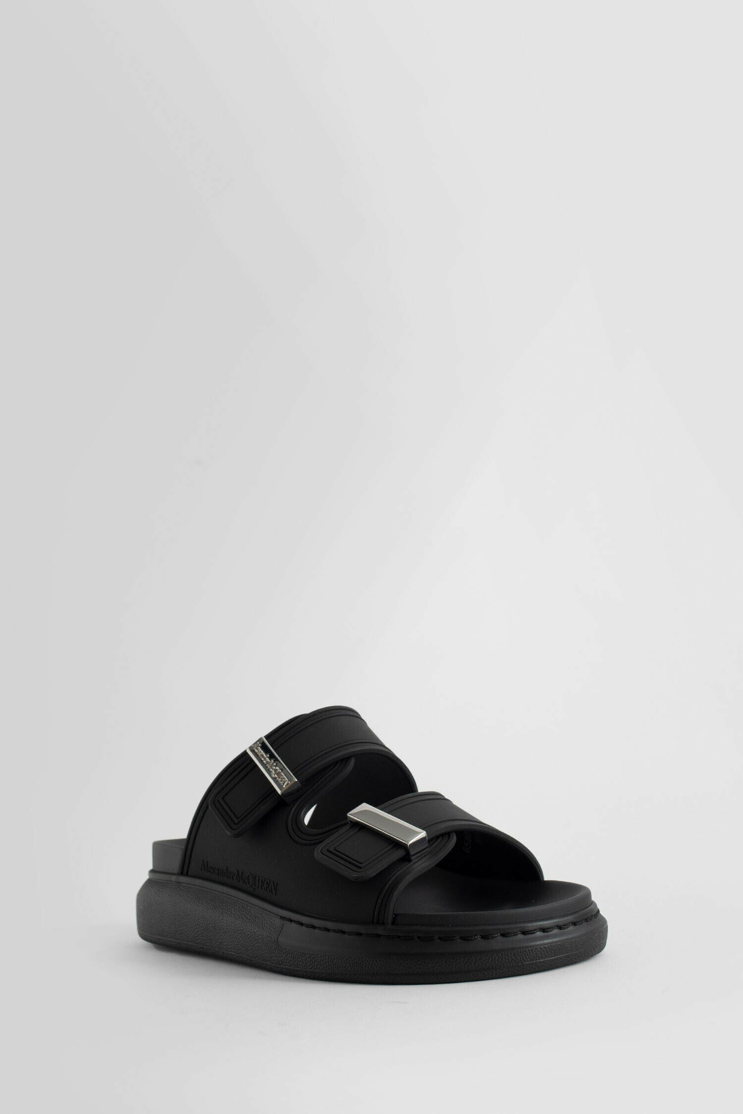 ALEXANDER MCQUEEN WOMAN BLACK SANDALS & SLIDES