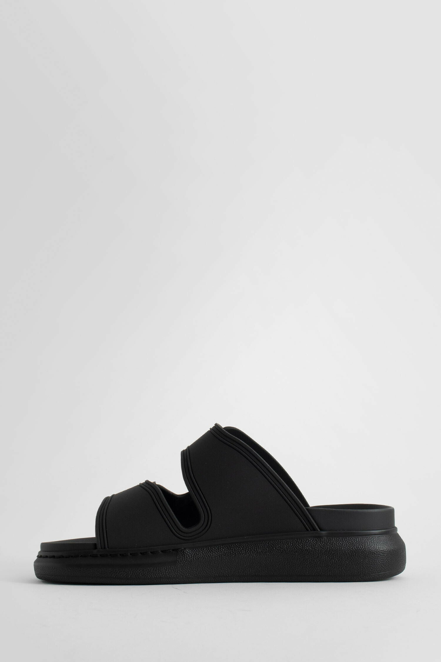 ALEXANDER MCQUEEN WOMAN BLACK SANDALS