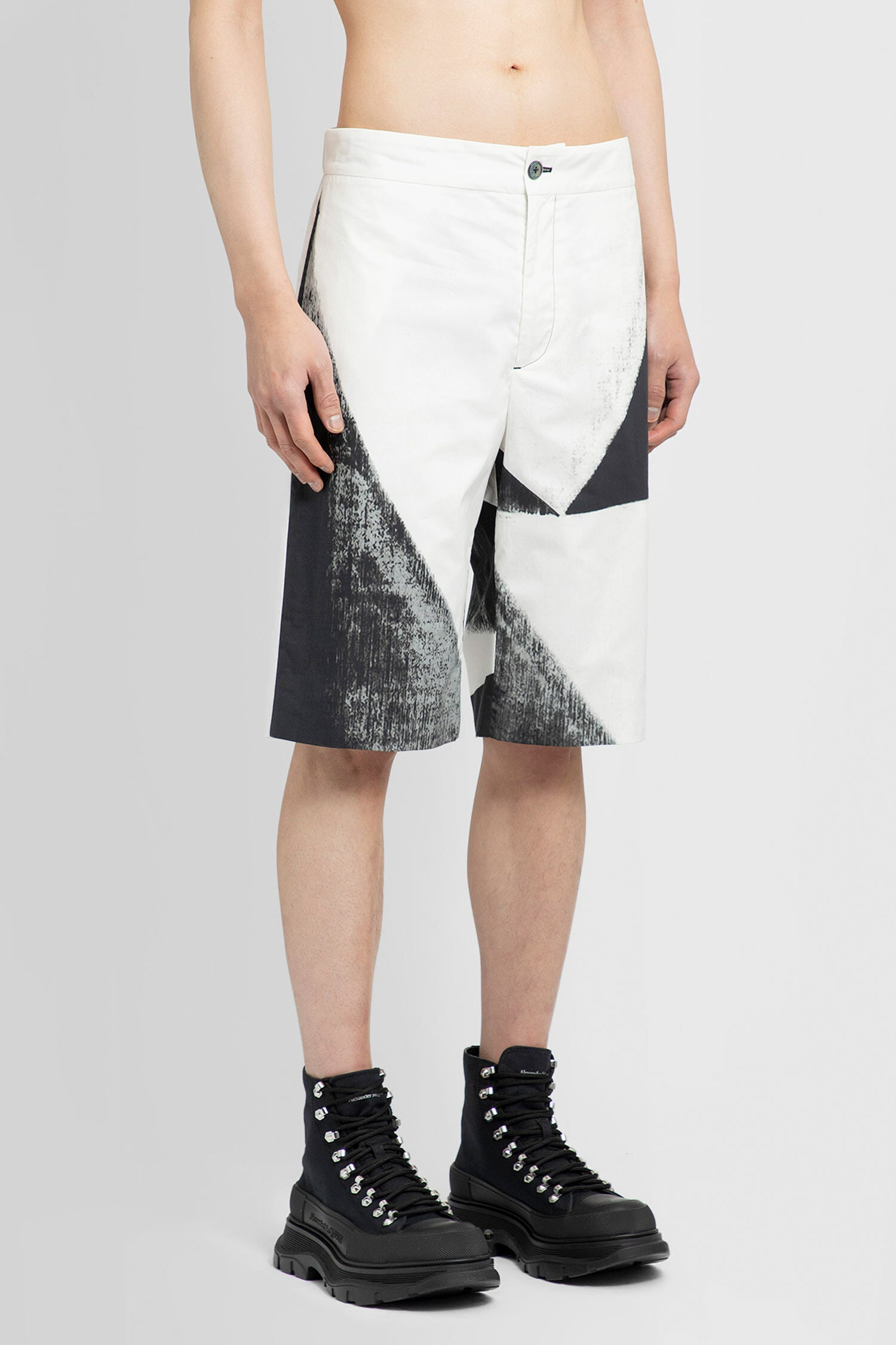 ALEXANDER MCQUEEN MAN BLACK&WHITE SHORTS & SKIRTS