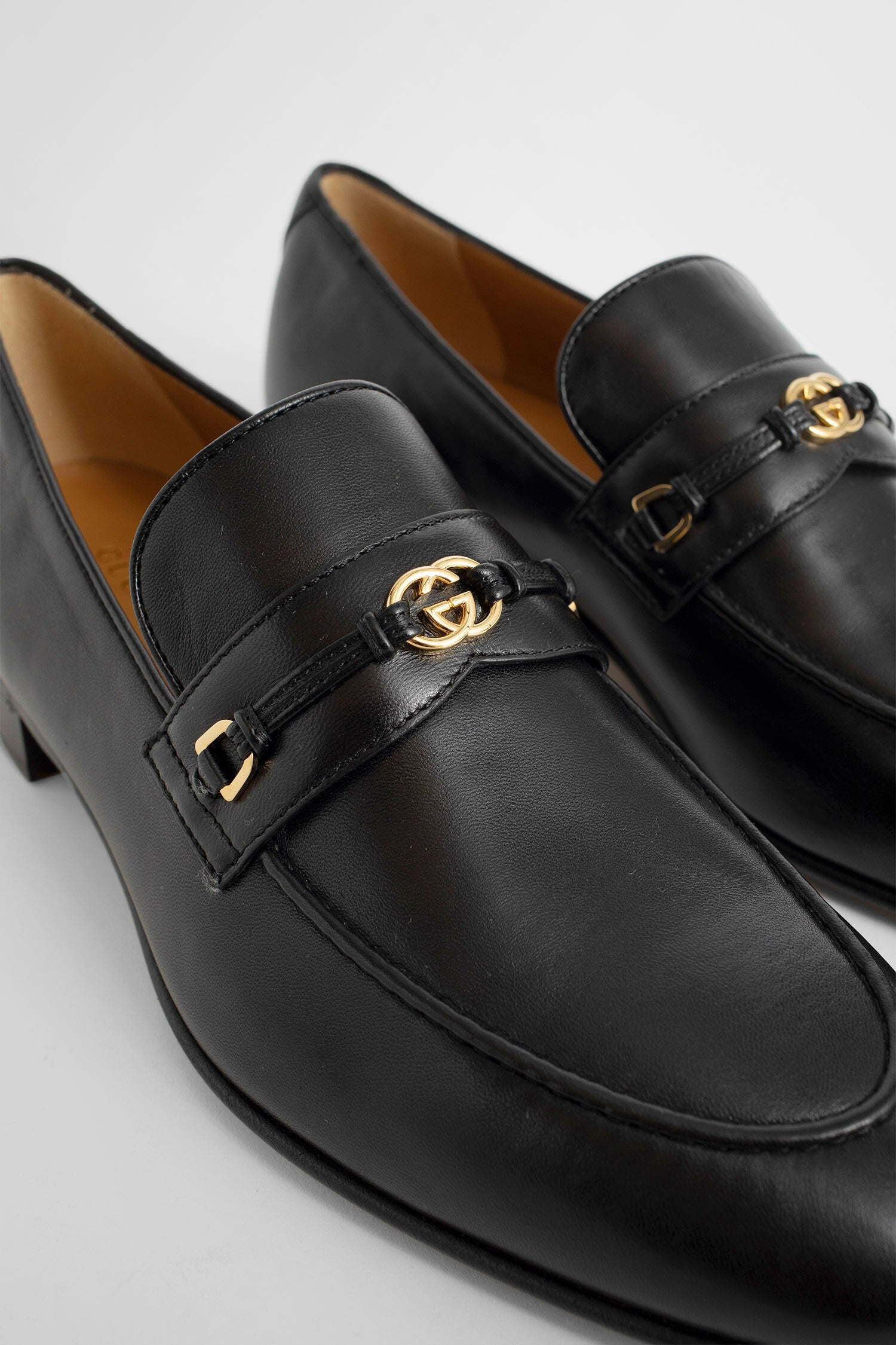 GUCCI WOMAN BLACK FLATS