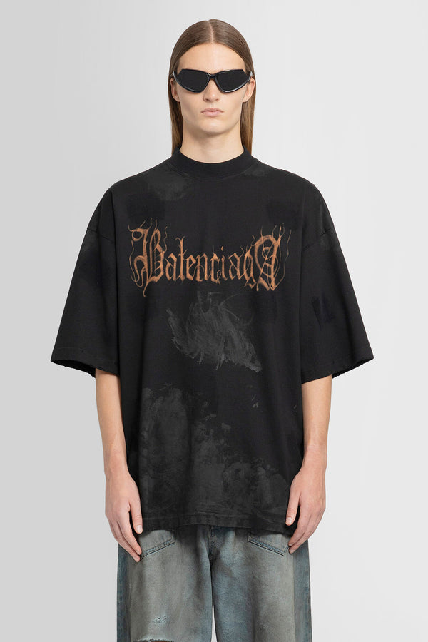 Balenciaga put a shirt on a t-shirt for $1,300. The internet noticed.