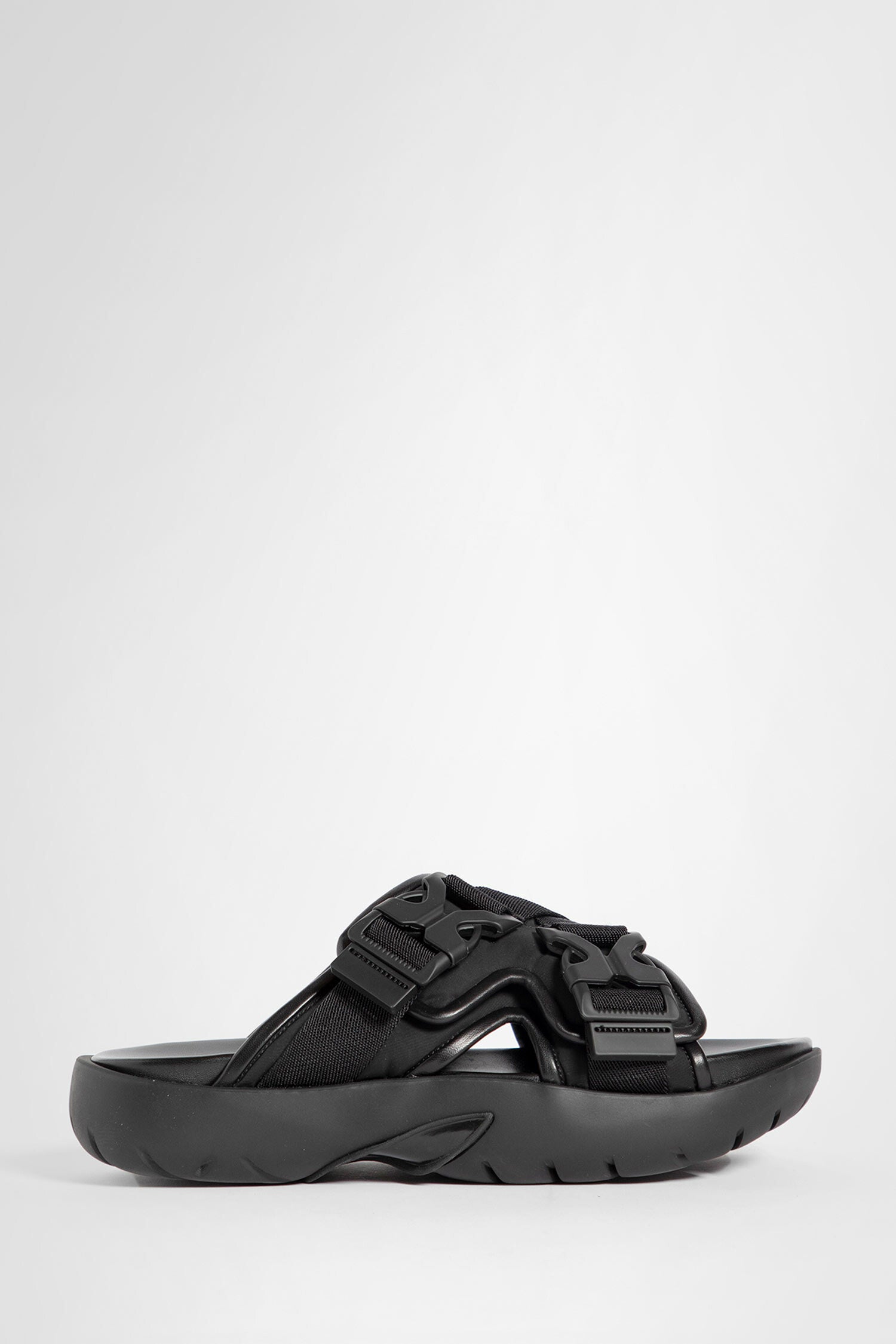 BOTTEGA VENETA MAN BLACK SANDALS & SLIDES