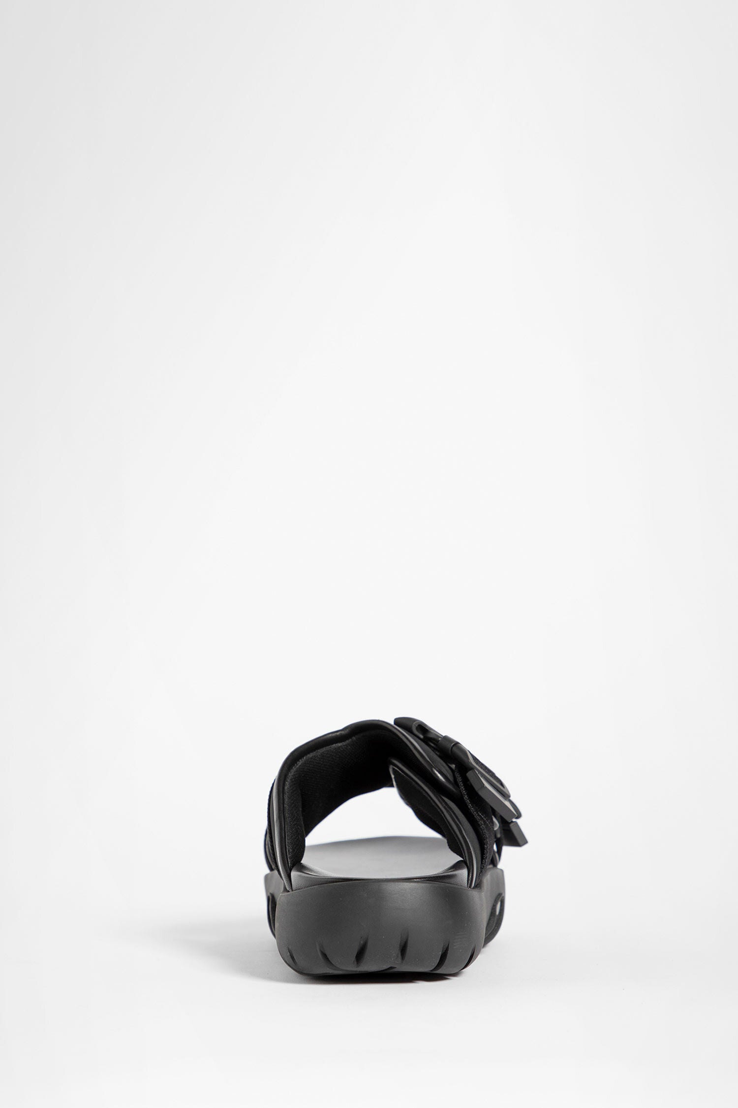 BOTTEGA VENETA MAN BLACK SANDALS & SLIDES