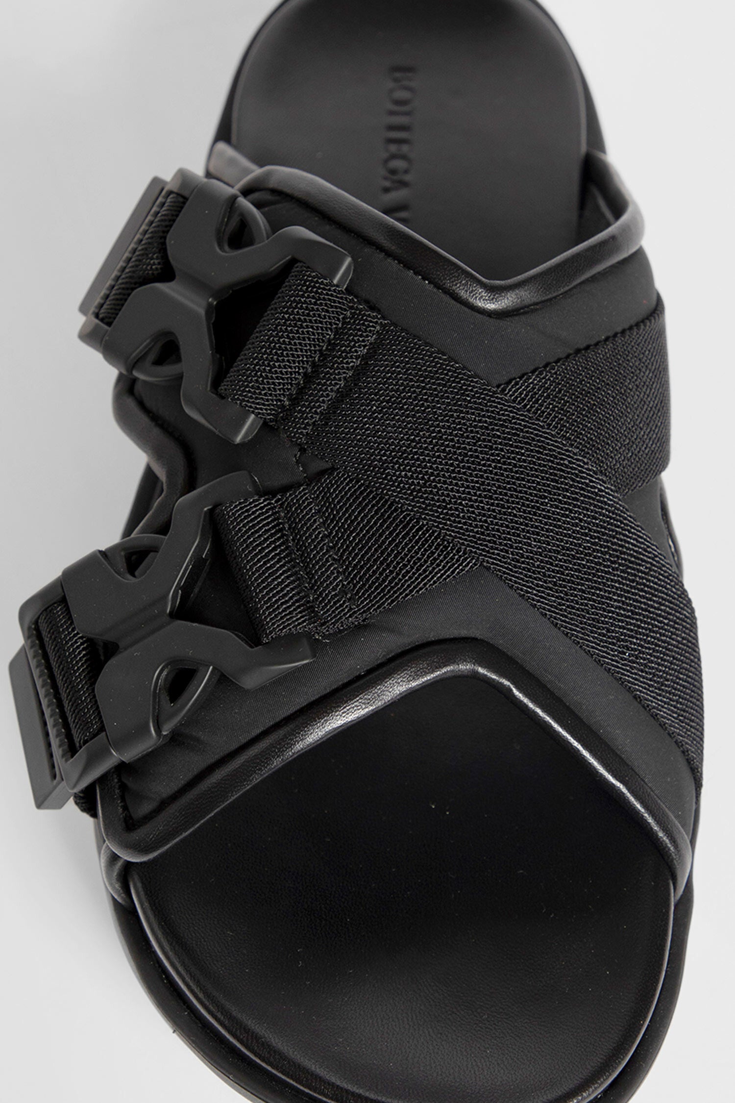 BOTTEGA VENETA MAN BLACK SANDALS & SLIDES