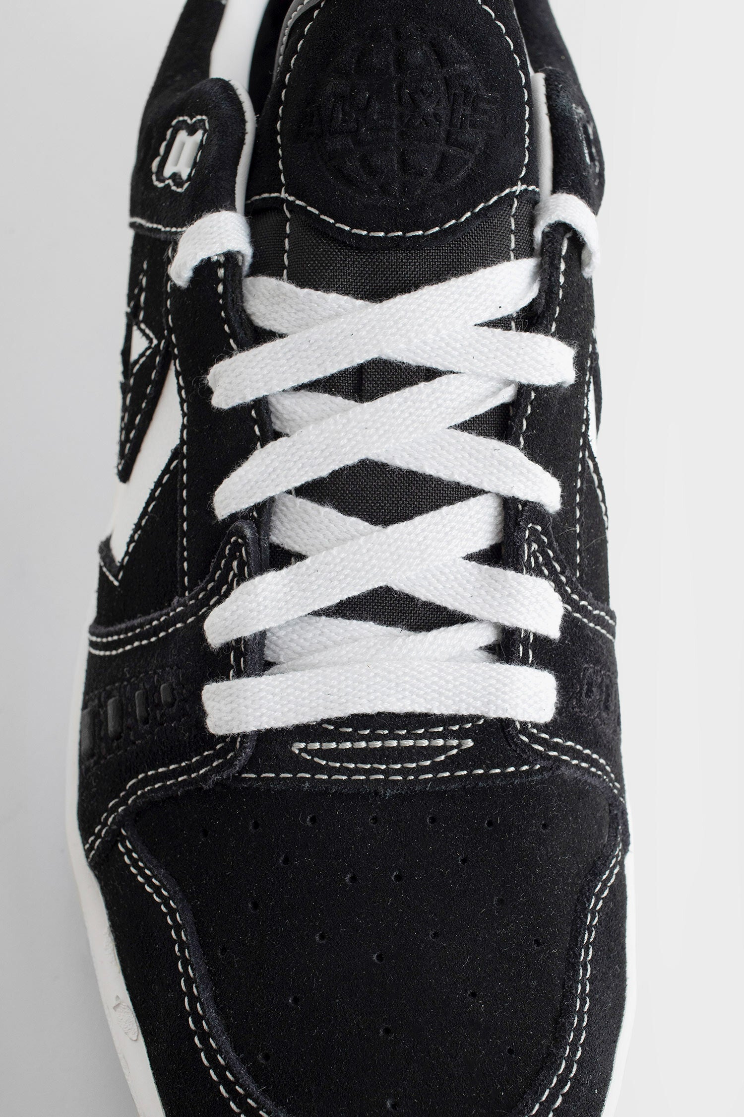 CONVERSE UNISEX BLACK&WHITE SNEAKERS