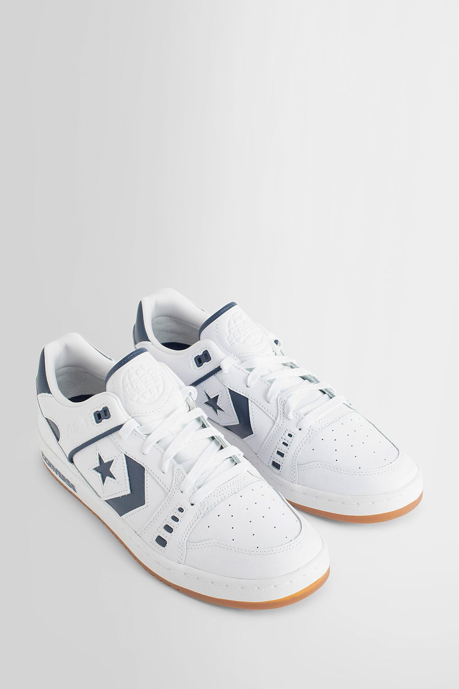 CONVERSE UNISEX WHITE SNEAKERS