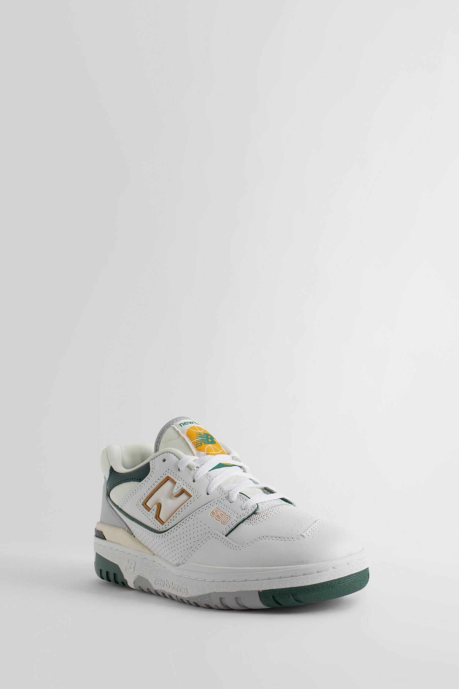 NEW BALANCE UNISEX WHITE SNEAKERS