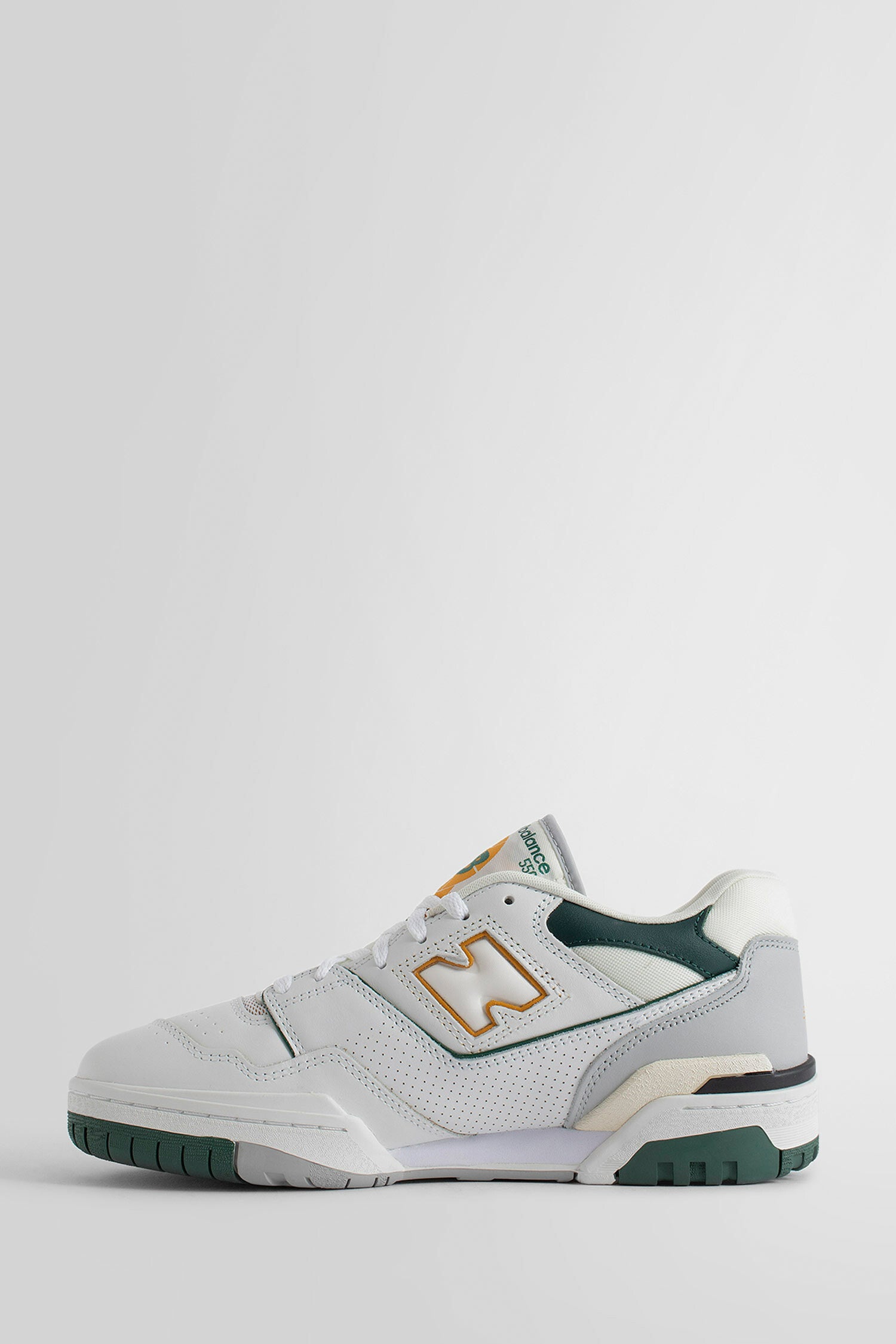 NEW BALANCE UNISEX WHITE SNEAKERS