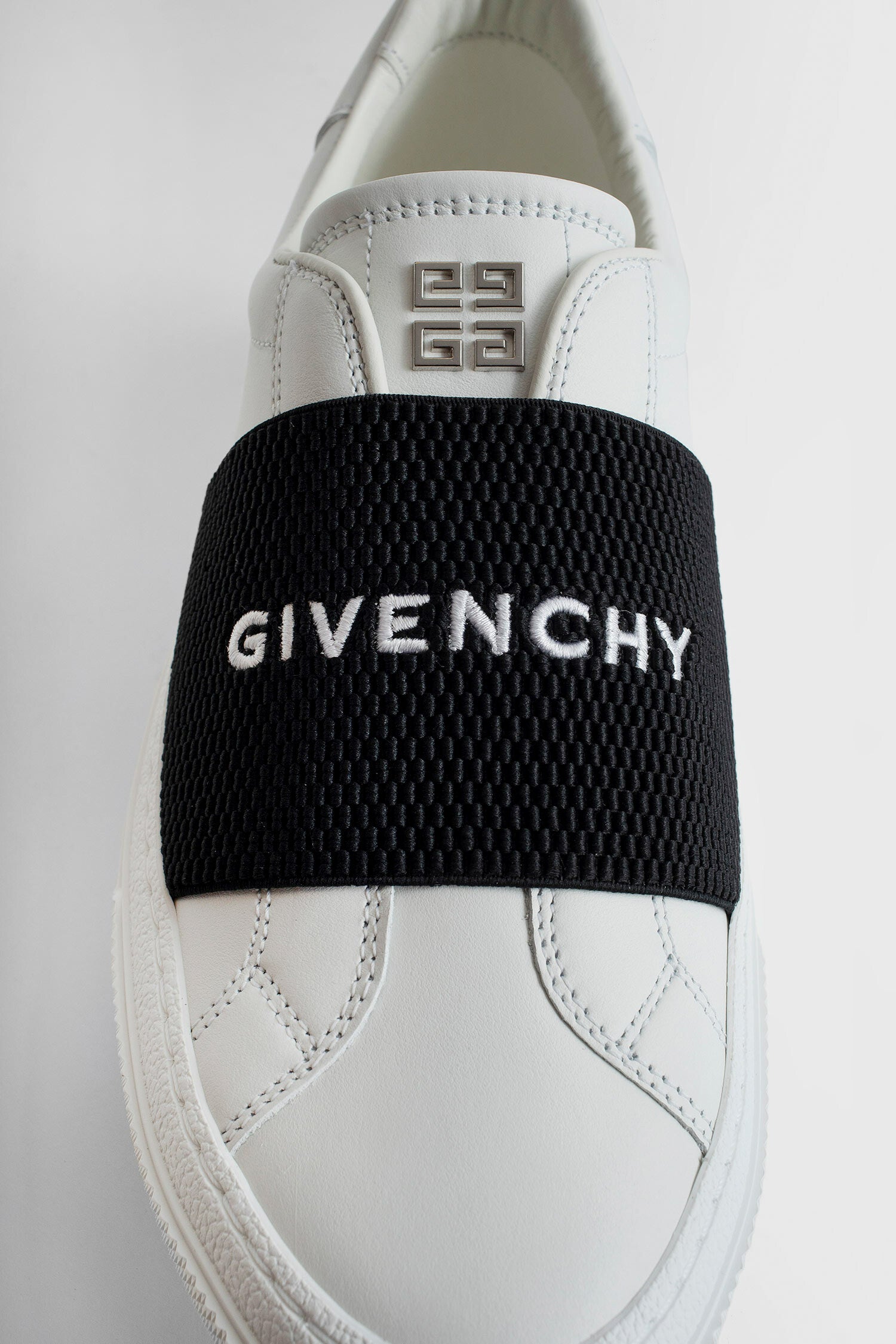 GIVENCHY WOMAN BLACK&WHITE SNEAKERS