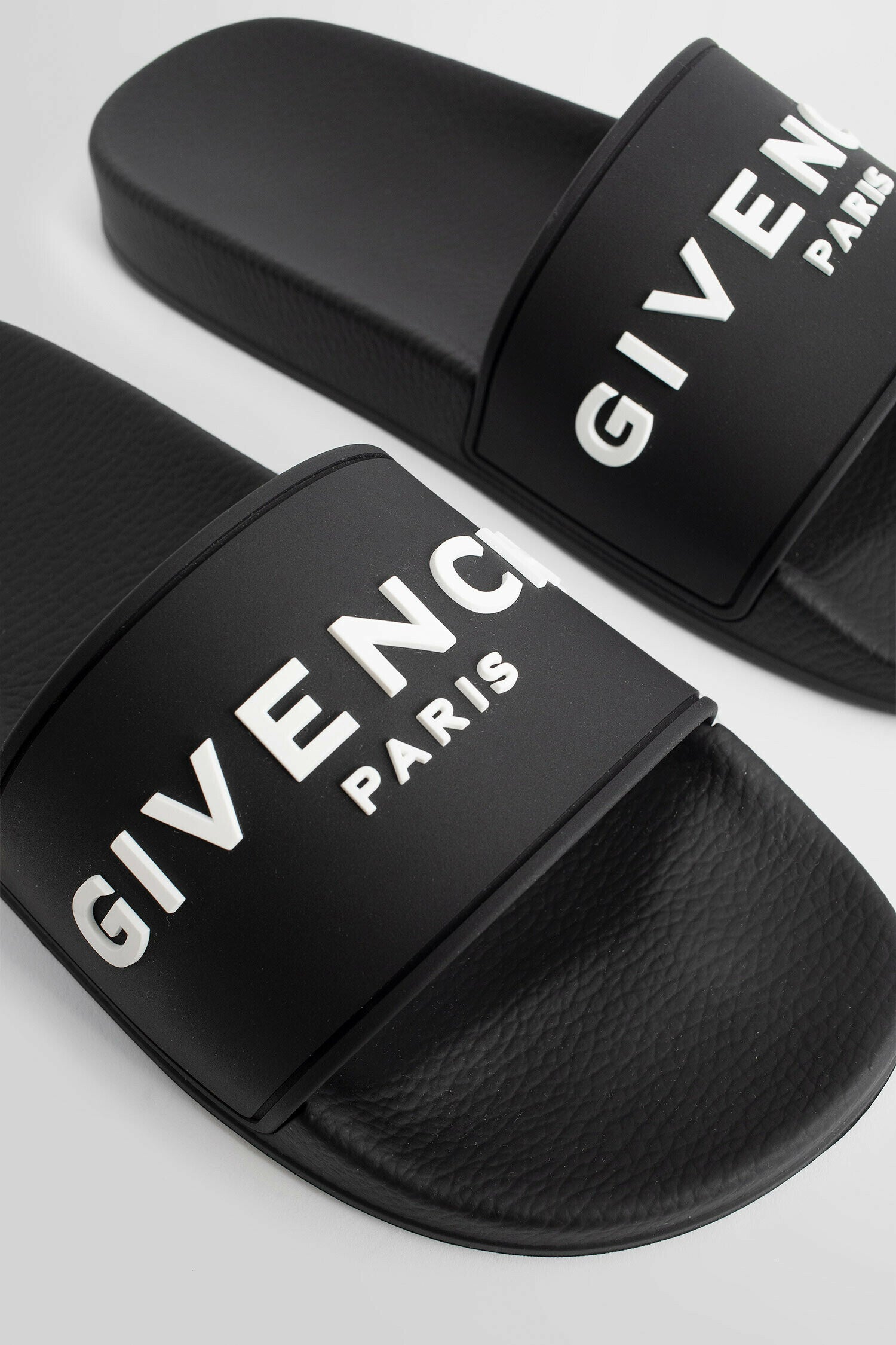 GIVENCHY MAN BLACK SANDALS & SLIDES