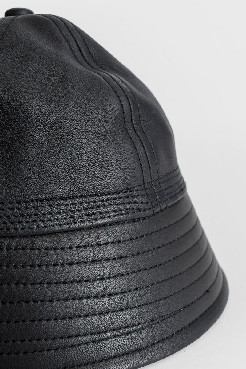 HENDER SCHEME MAN BLACK HATS