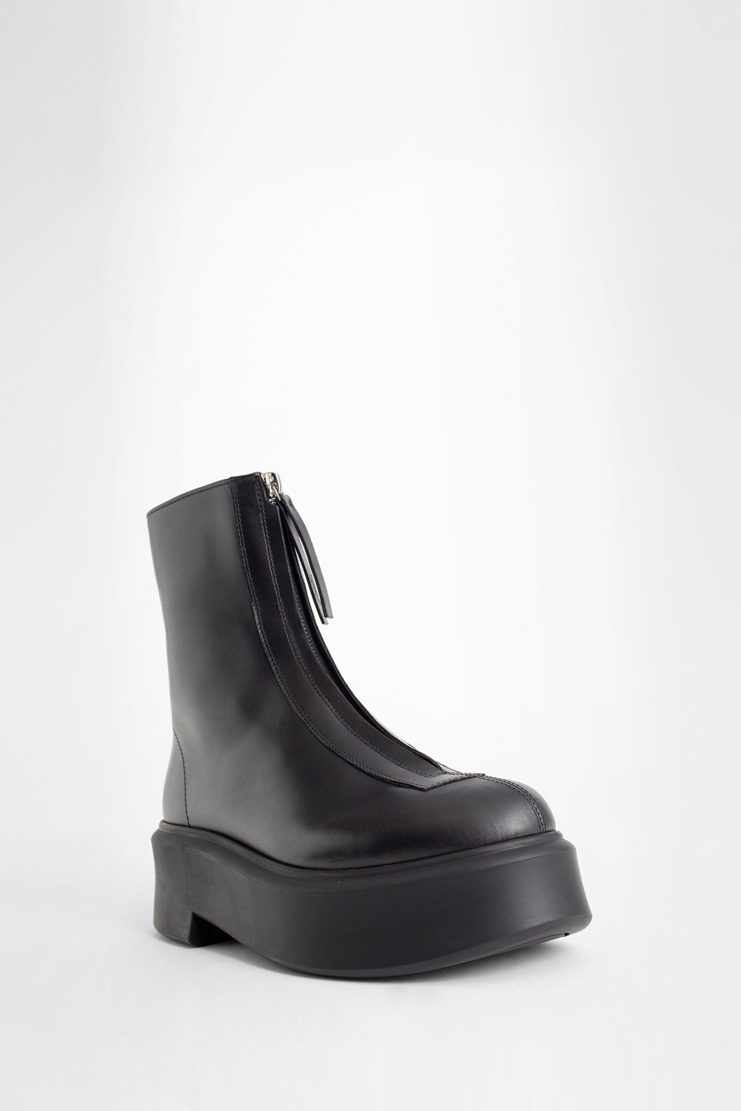 THE ROW WOMAN BLACK BOOTS