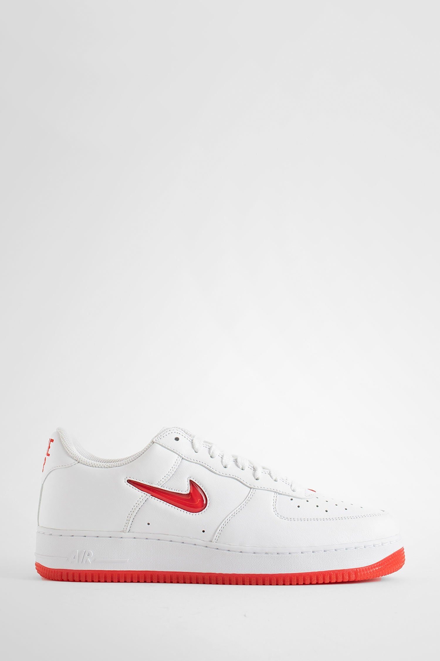 NIKE UNISEX WHITE SNEAKERS