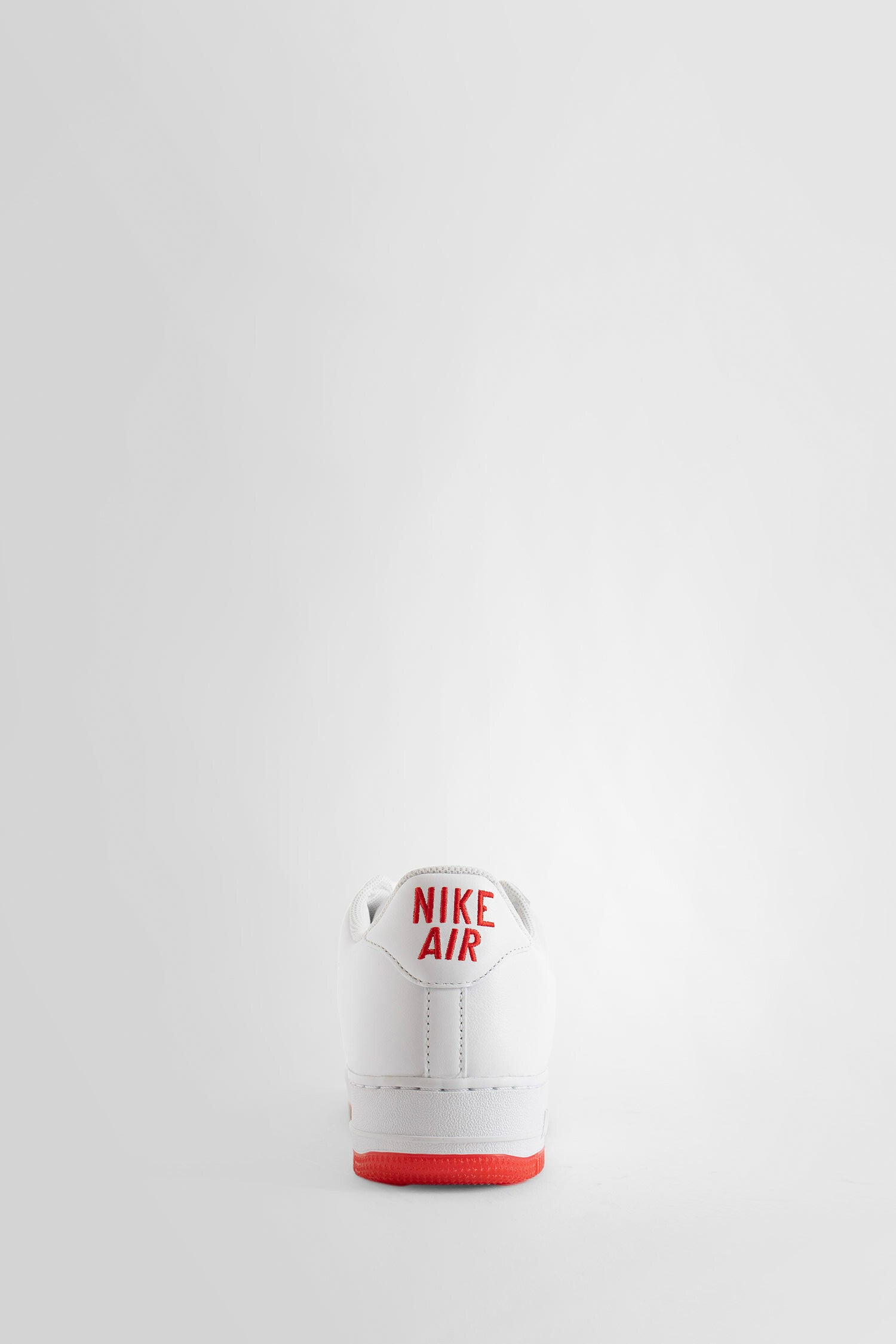 NIKE UNISEX WHITE SNEAKERS