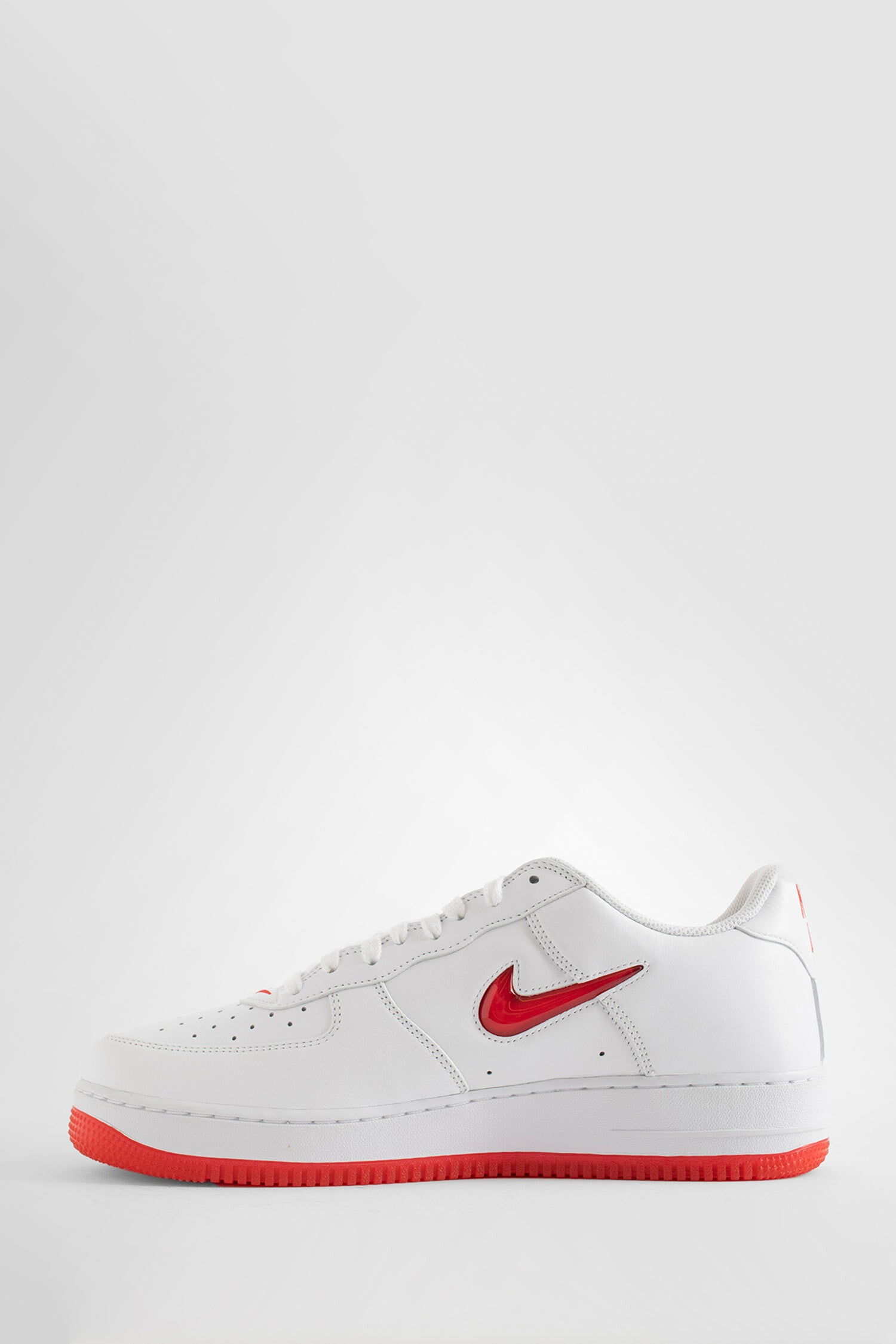 NIKE UNISEX WHITE SNEAKERS