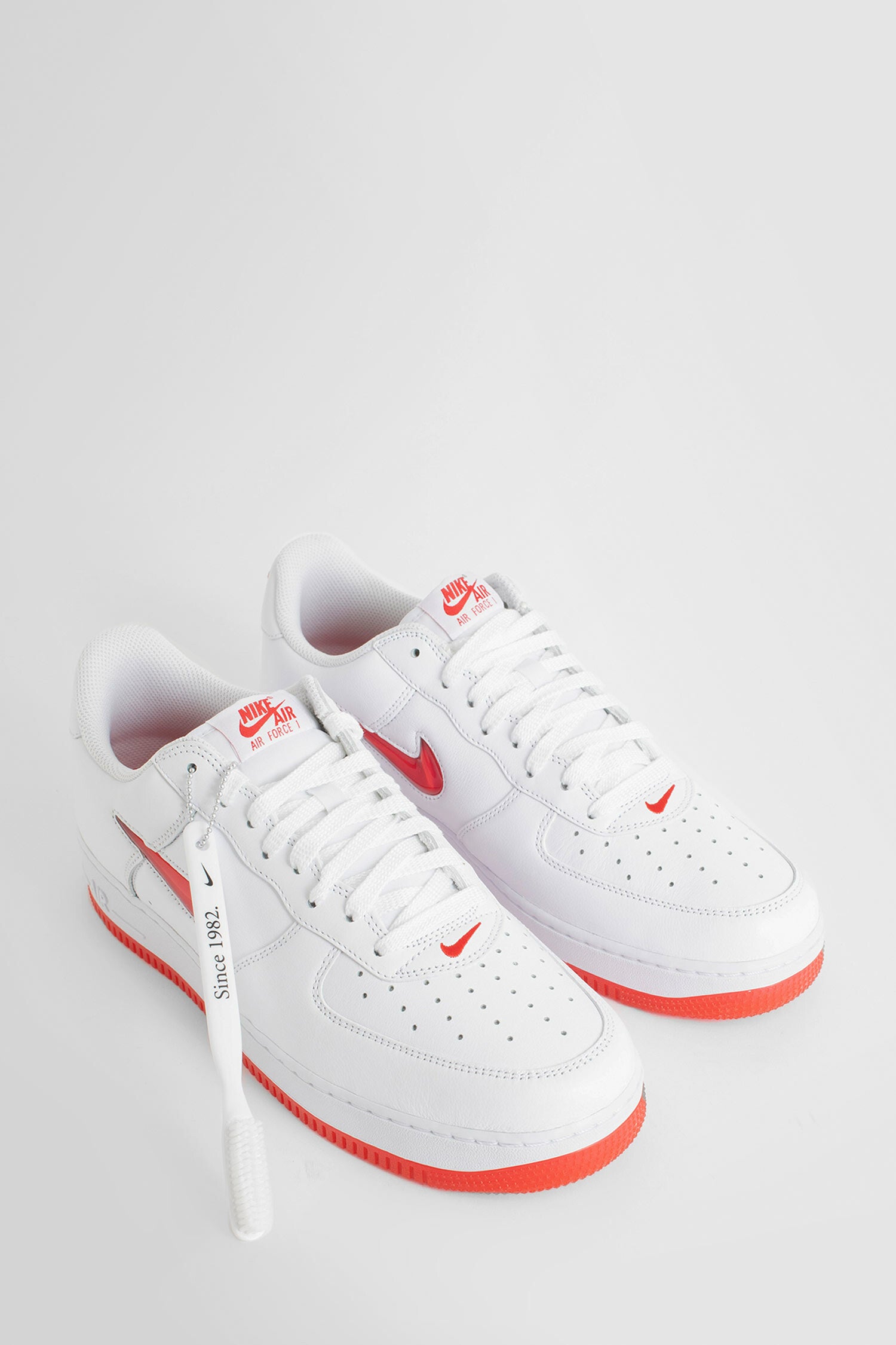 NIKE UNISEX WHITE SNEAKERS