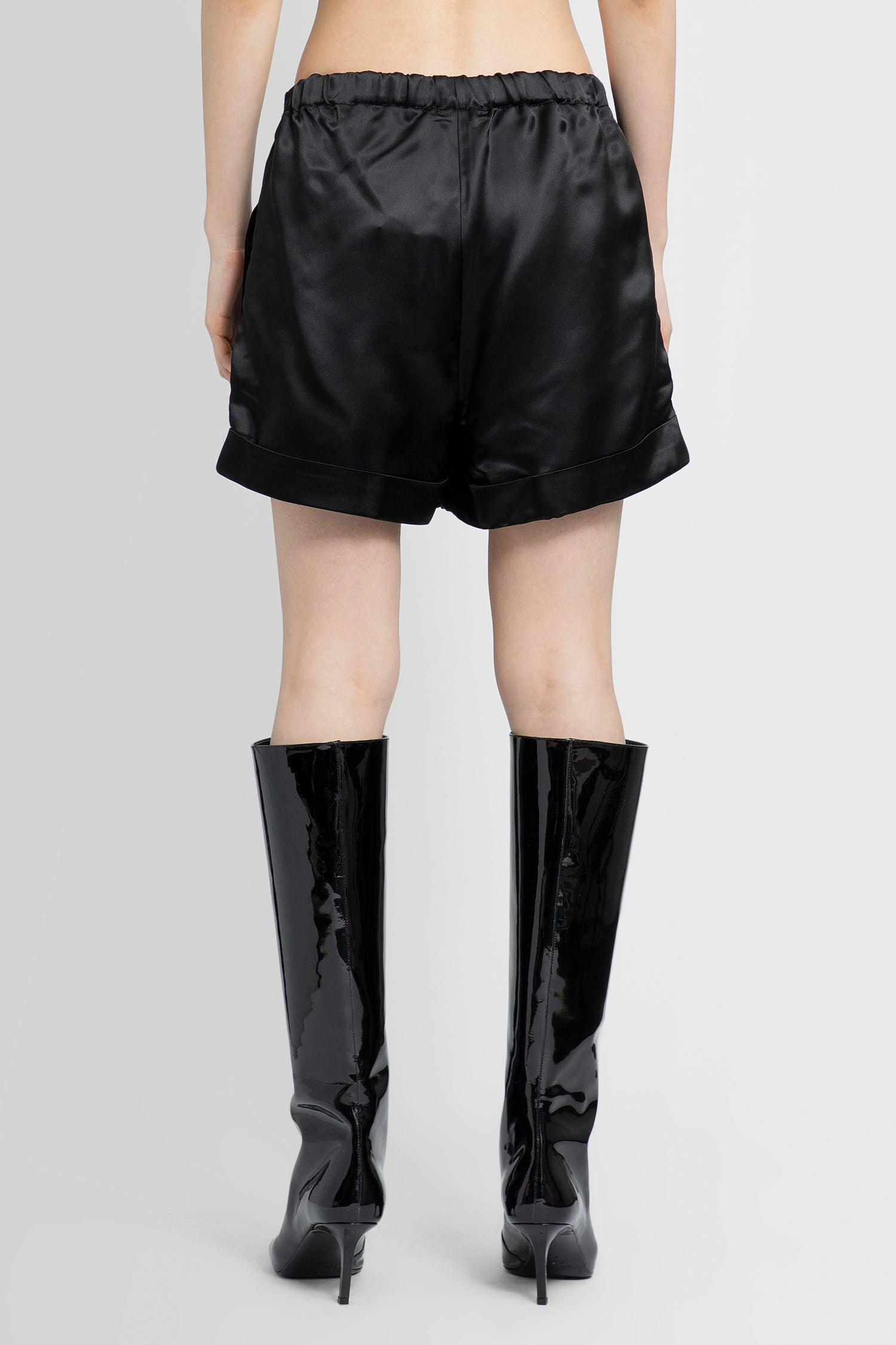 ACNE STUDIOS WOMAN BLACK SHORTS