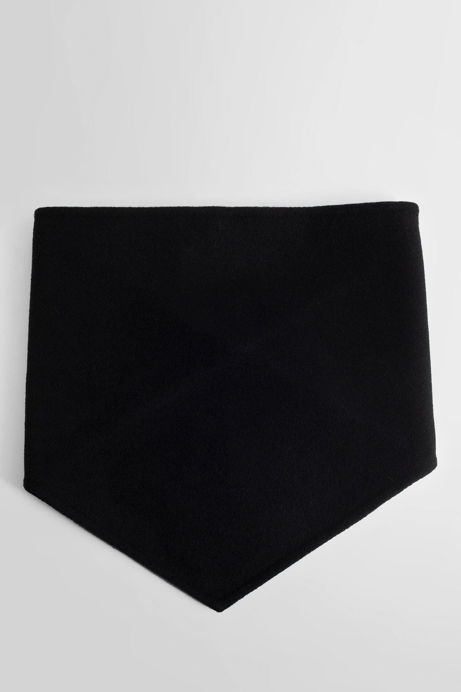 JIL SANDER WOMAN BLACK SCARVES