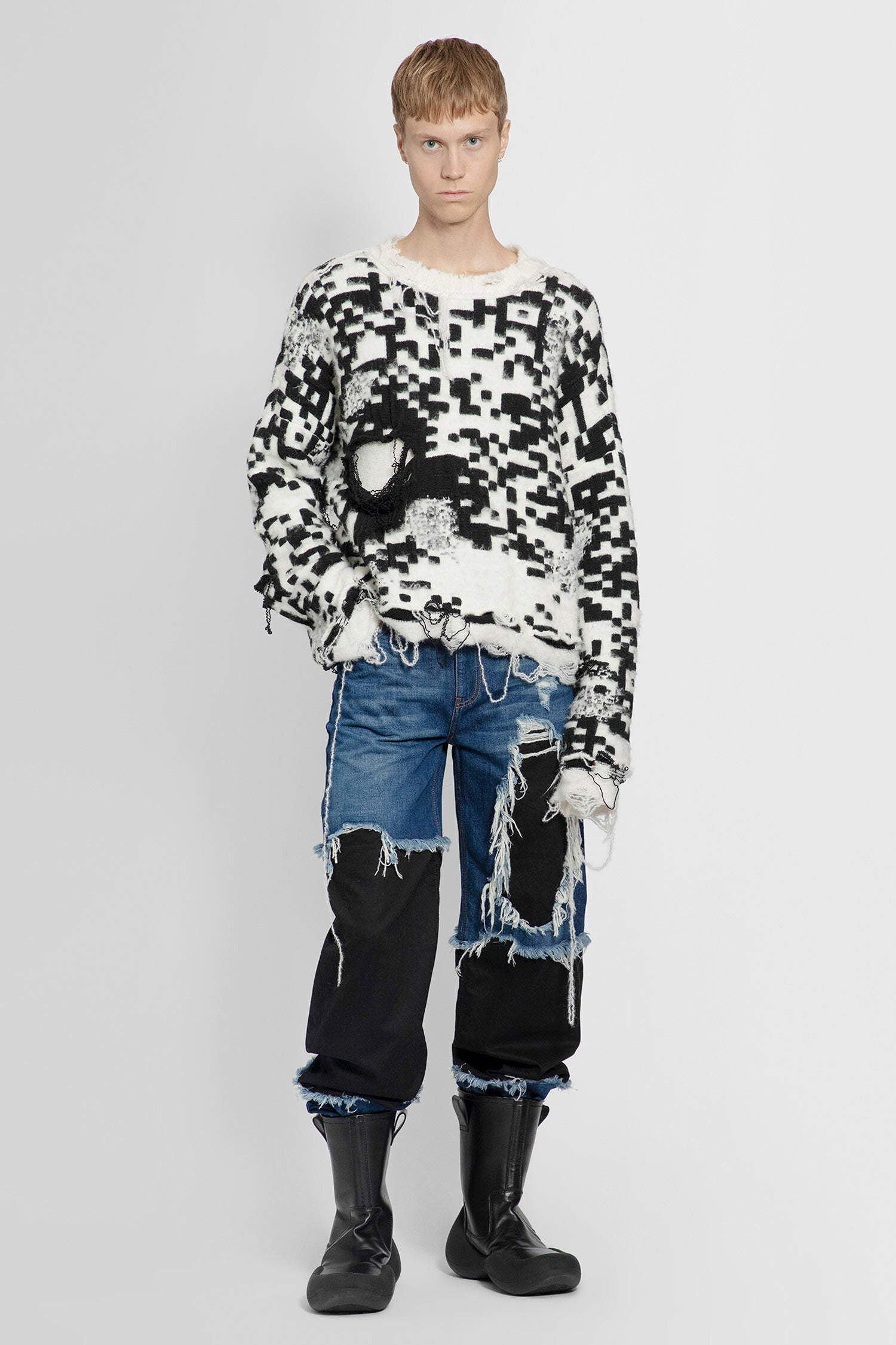 JW ANDERSON MAN BLACK&WHITE KNITWEAR