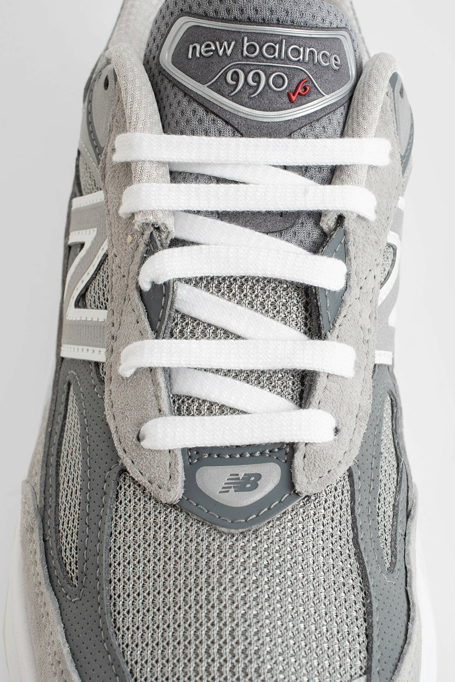 NEW BALANCE UNISEX GREY SNEAKERS