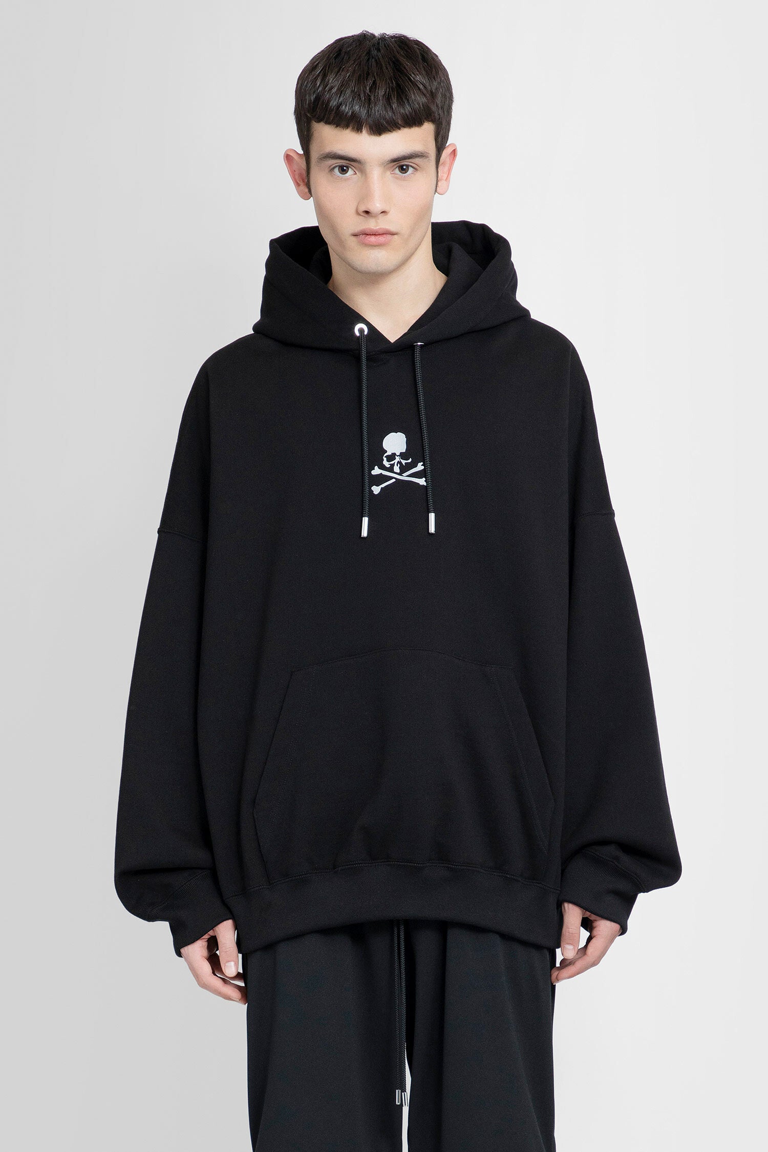 MASTERMIND WORLD MAN BLACK SWEATSHIRTS