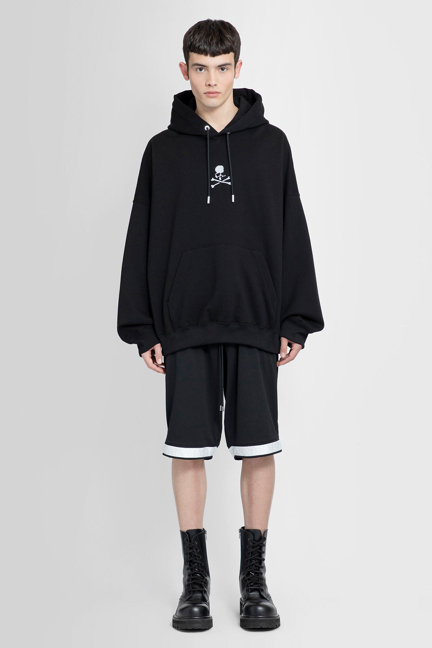 MASTERMIND WORLD MAN BLACK SWEATSHIRTS