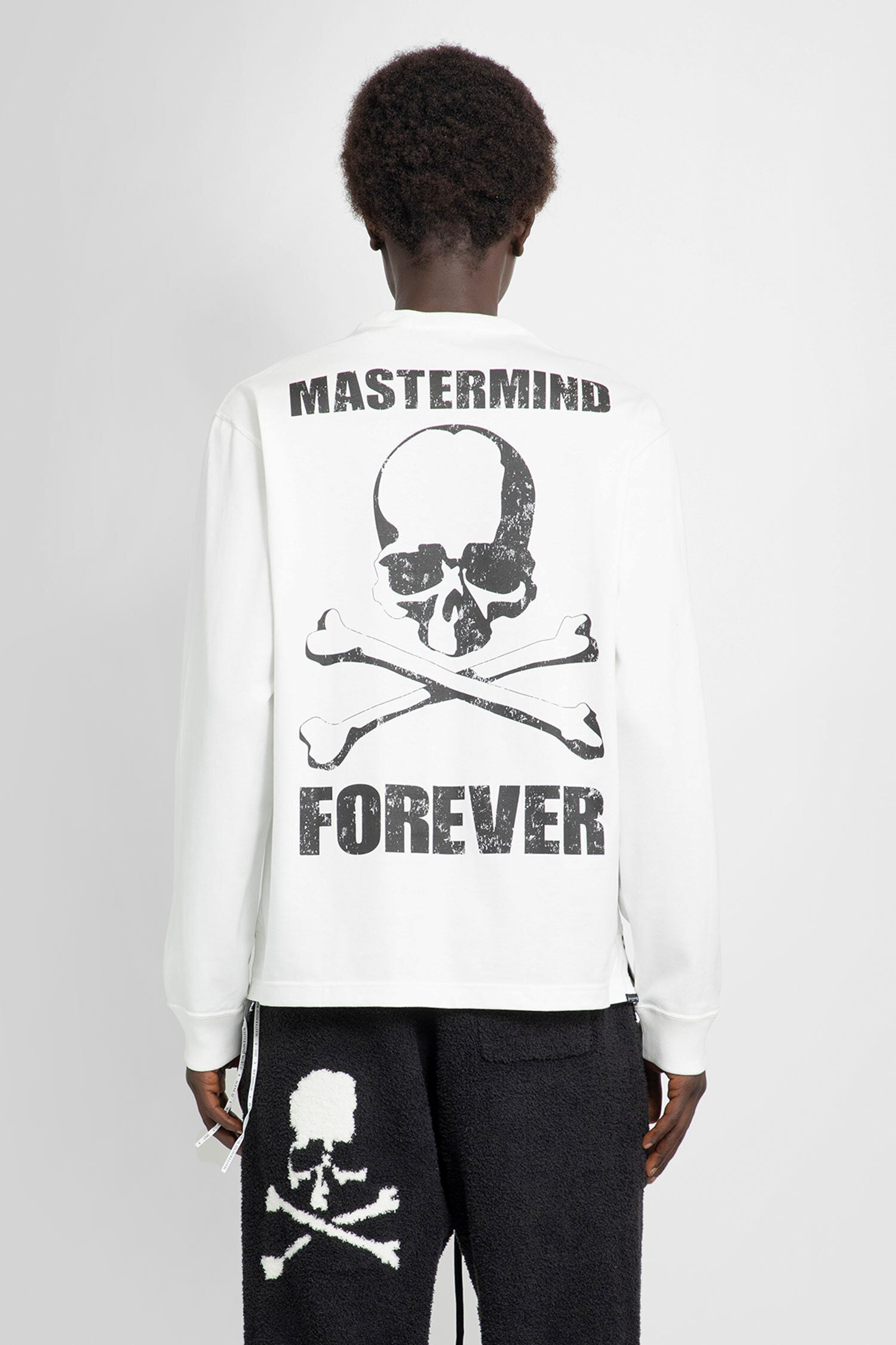 MASTERMIND WORLD MAN WHITE T-SHIRTS & TANK TOPS