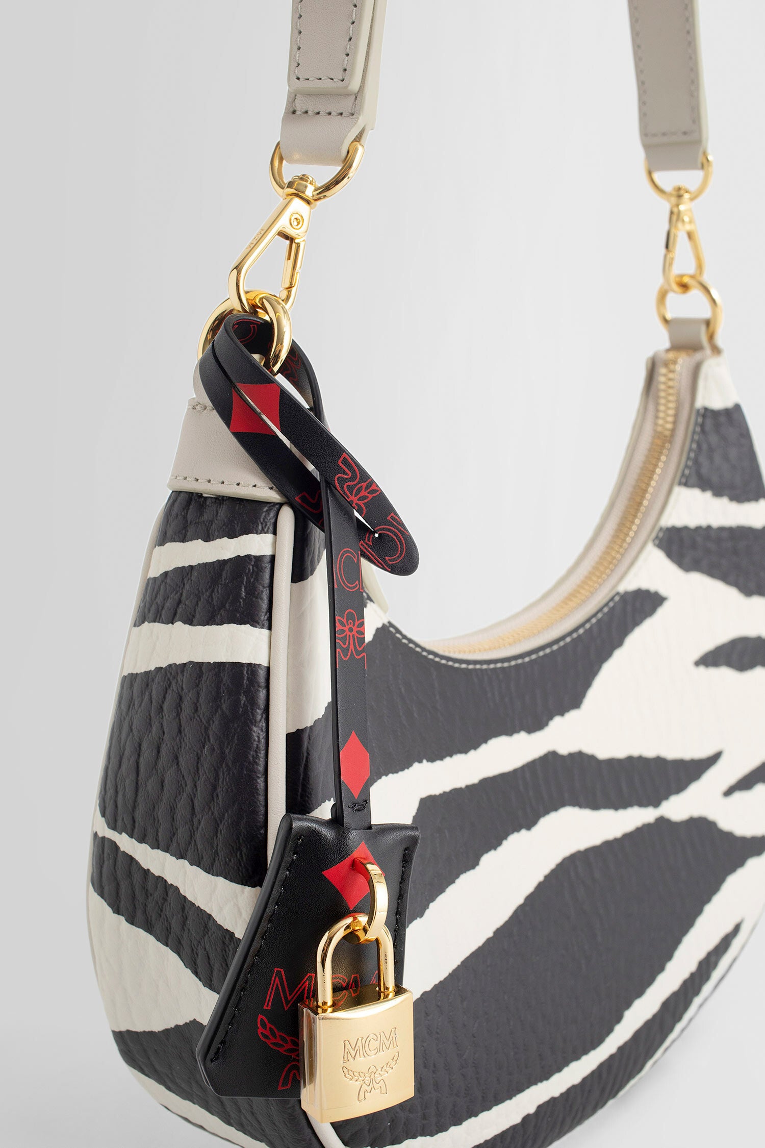 MCM WOMAN BLACK&WHITE SHOULDER BAGS