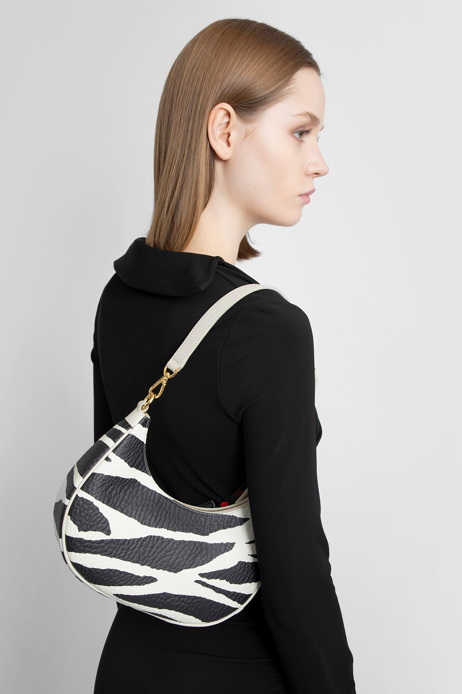 MCM WOMAN BLACK&WHITE SHOULDER BAGS