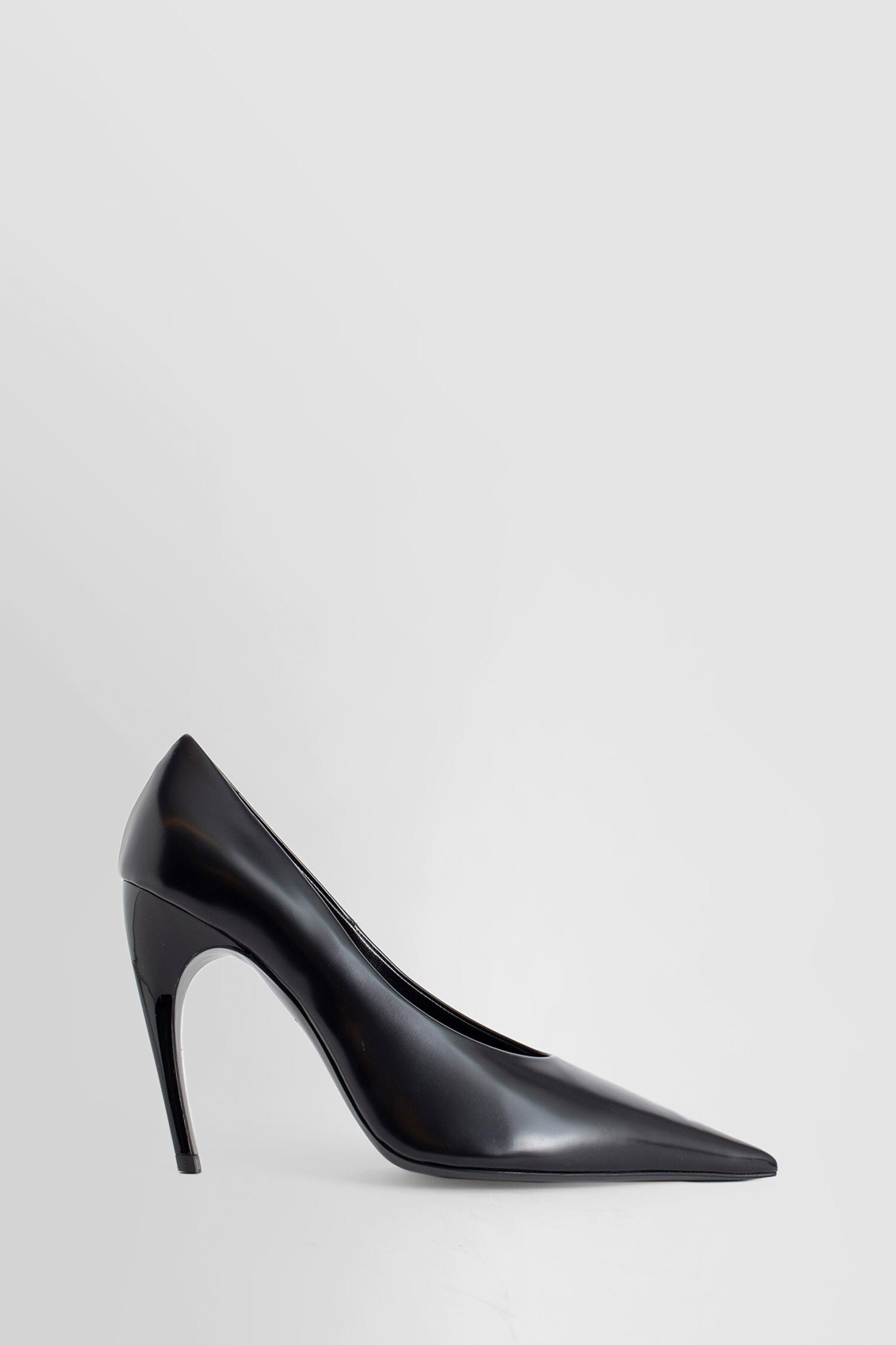 NENSI DOJAKA WOMAN BLACK PUMPS