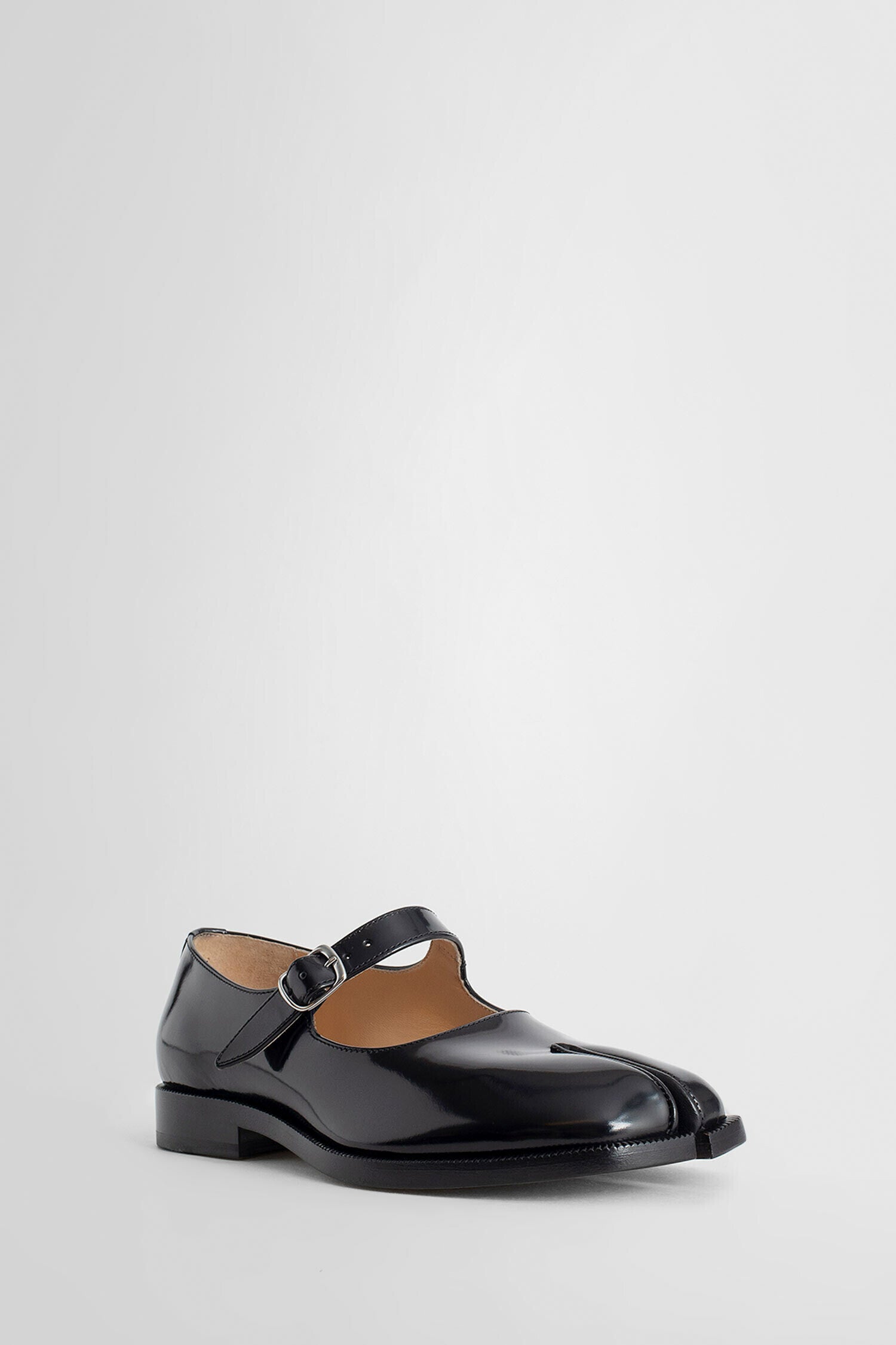 MAISON MARGIELA WOMAN BLACK LOAFERS & FLATS