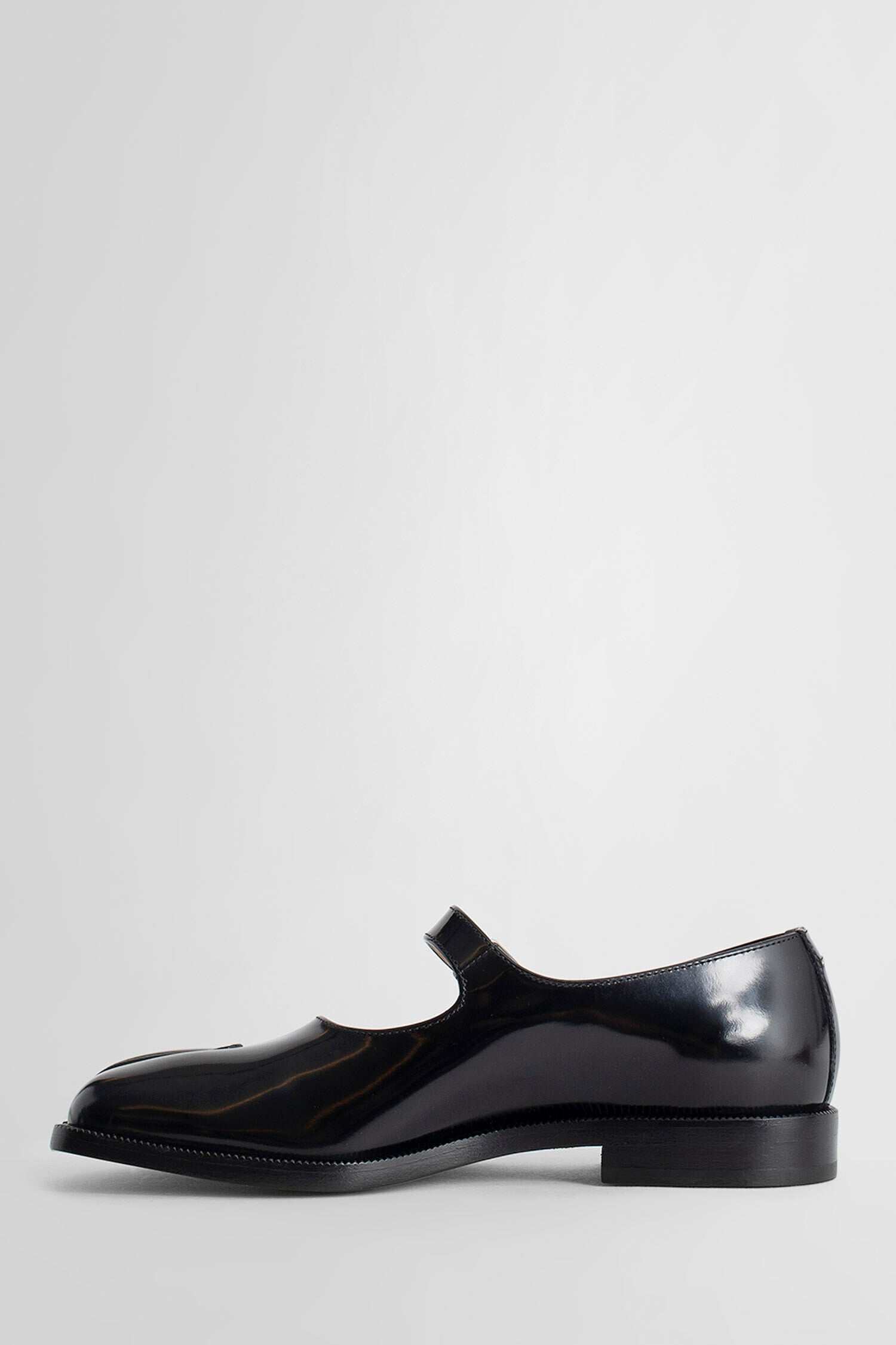 MAISON MARGIELA WOMAN BLACK LOAFERS