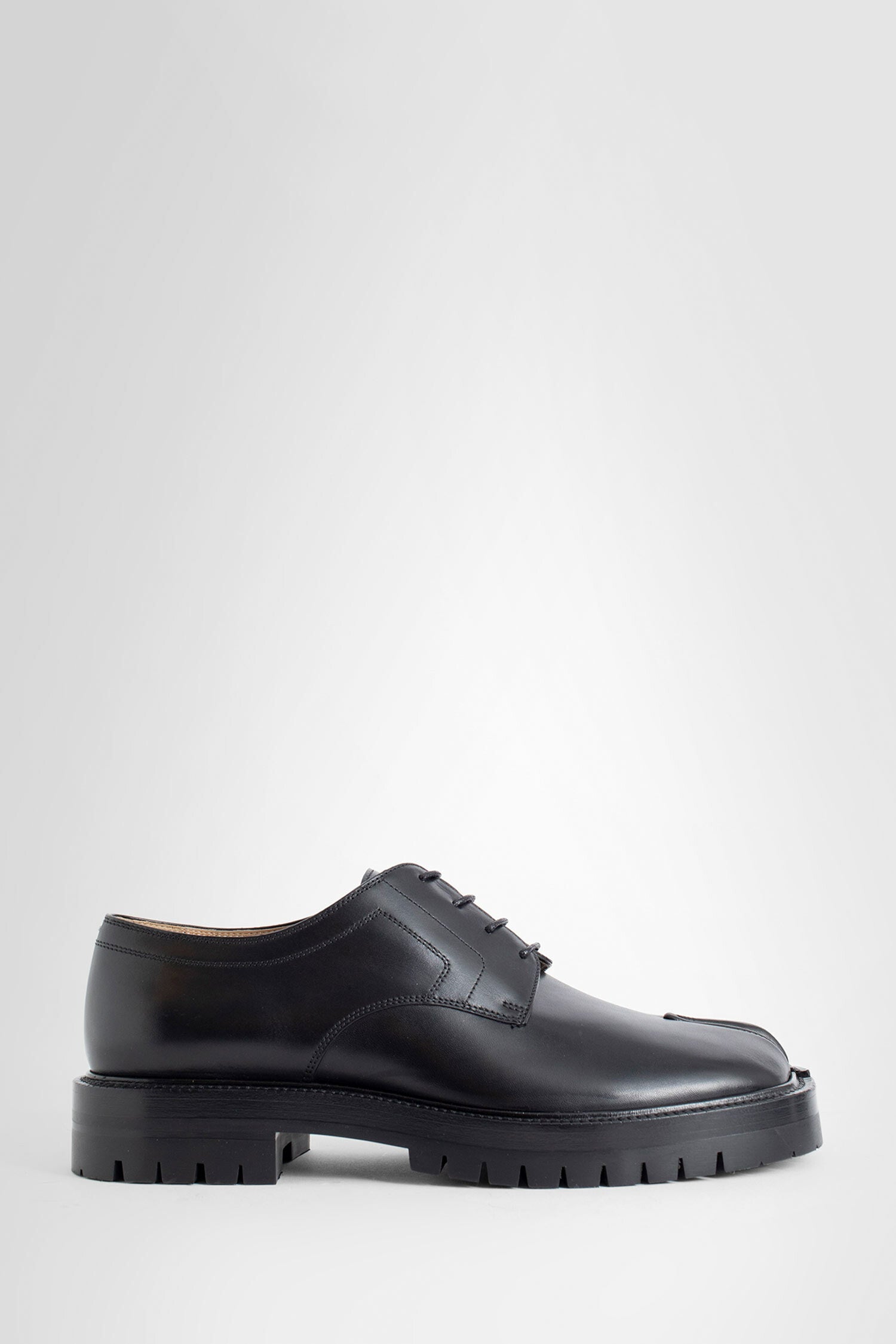 MAISON MARGIELA MAN BLACK LACE-UPS