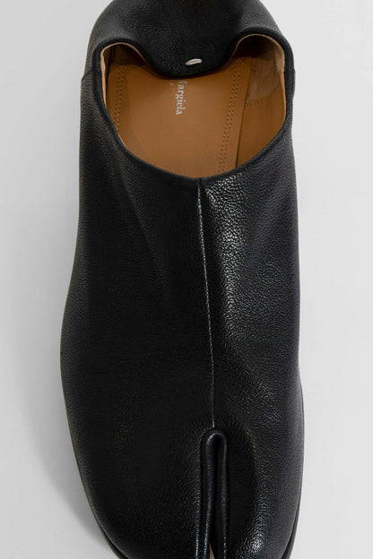 MAISON MARGIELA MAN BLACK LOAFERS & FLATS