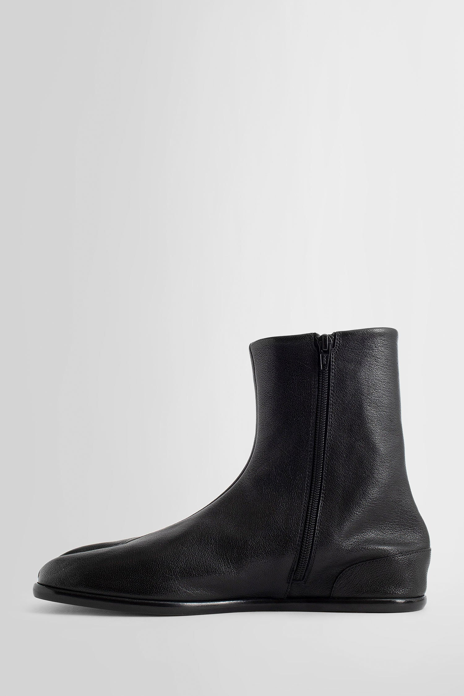 MAISON MARGIELA MAN BLACK BOOTS