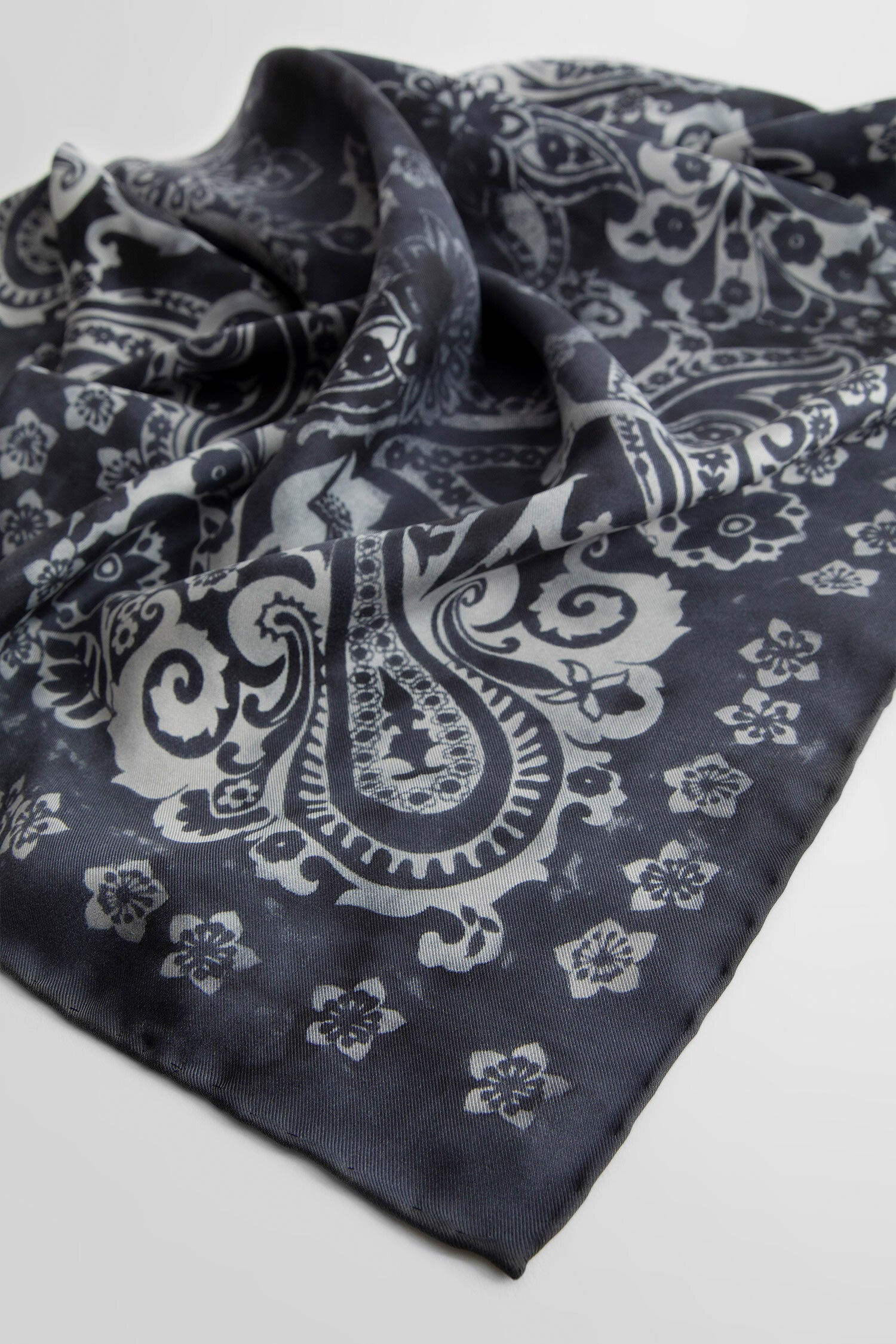 DESTIN UNISEX BLACK SCARVES