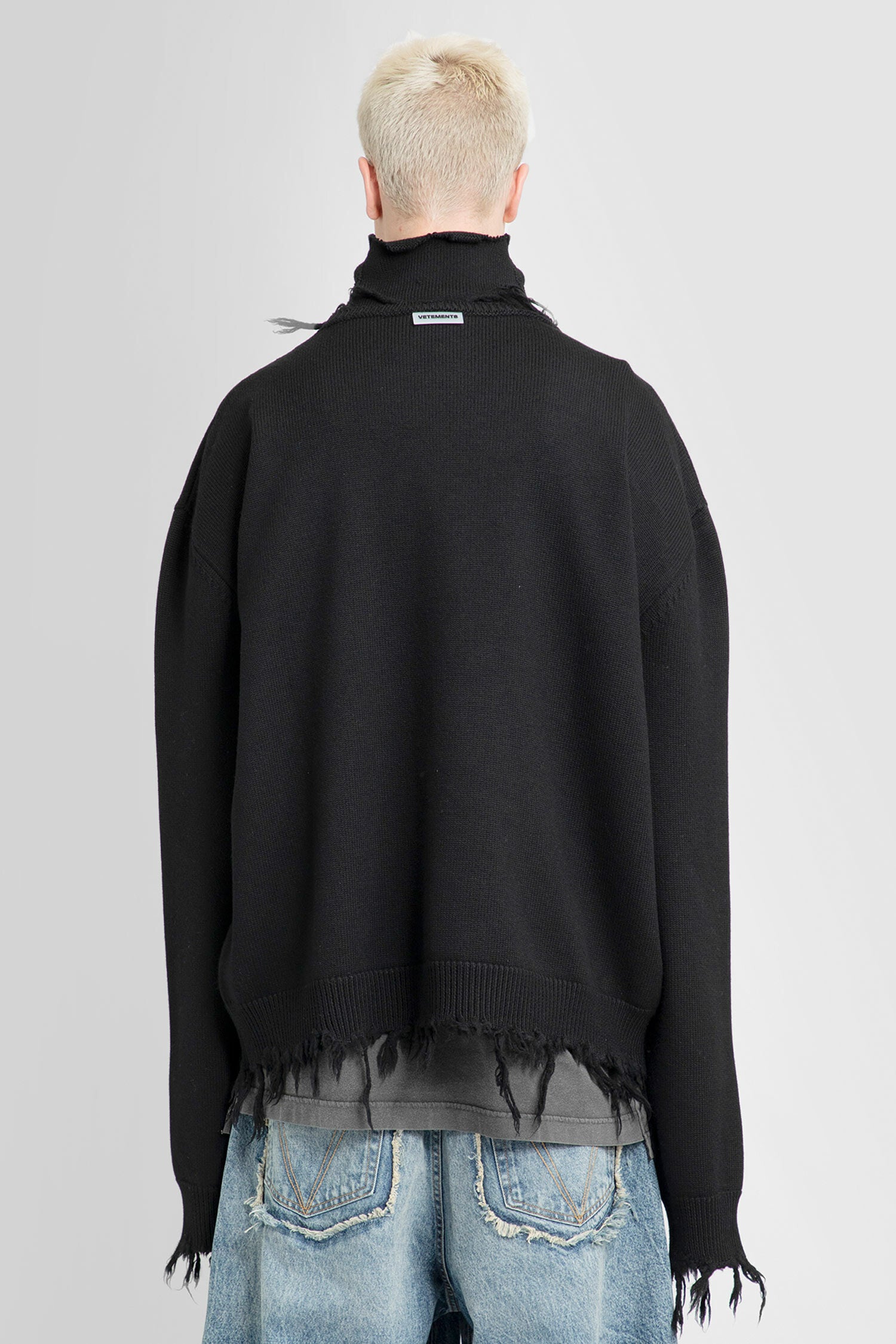 VETEMENTS MAN BLACK KNITWEAR