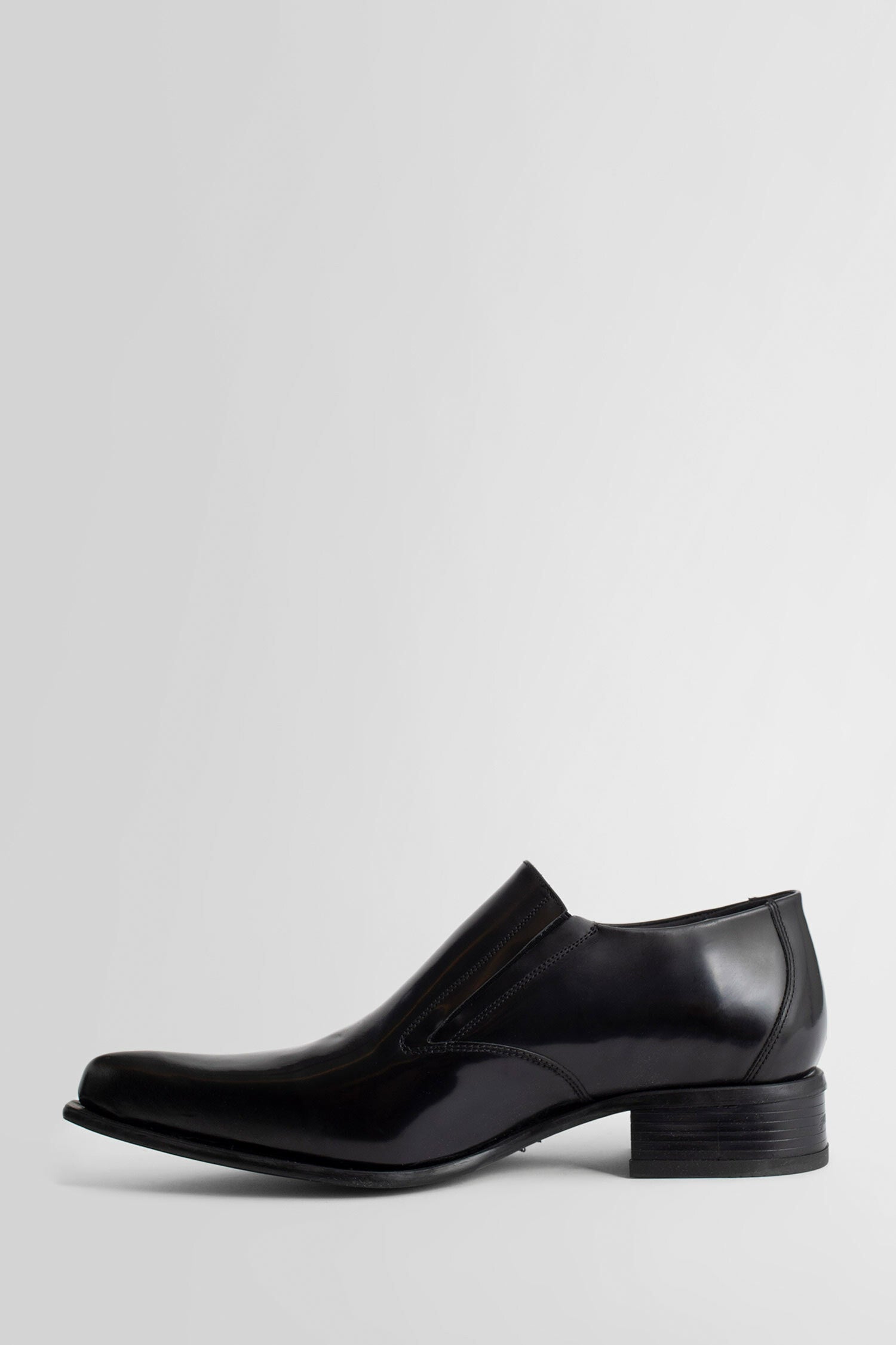 VETEMENTS MAN BLACK LOAFERS