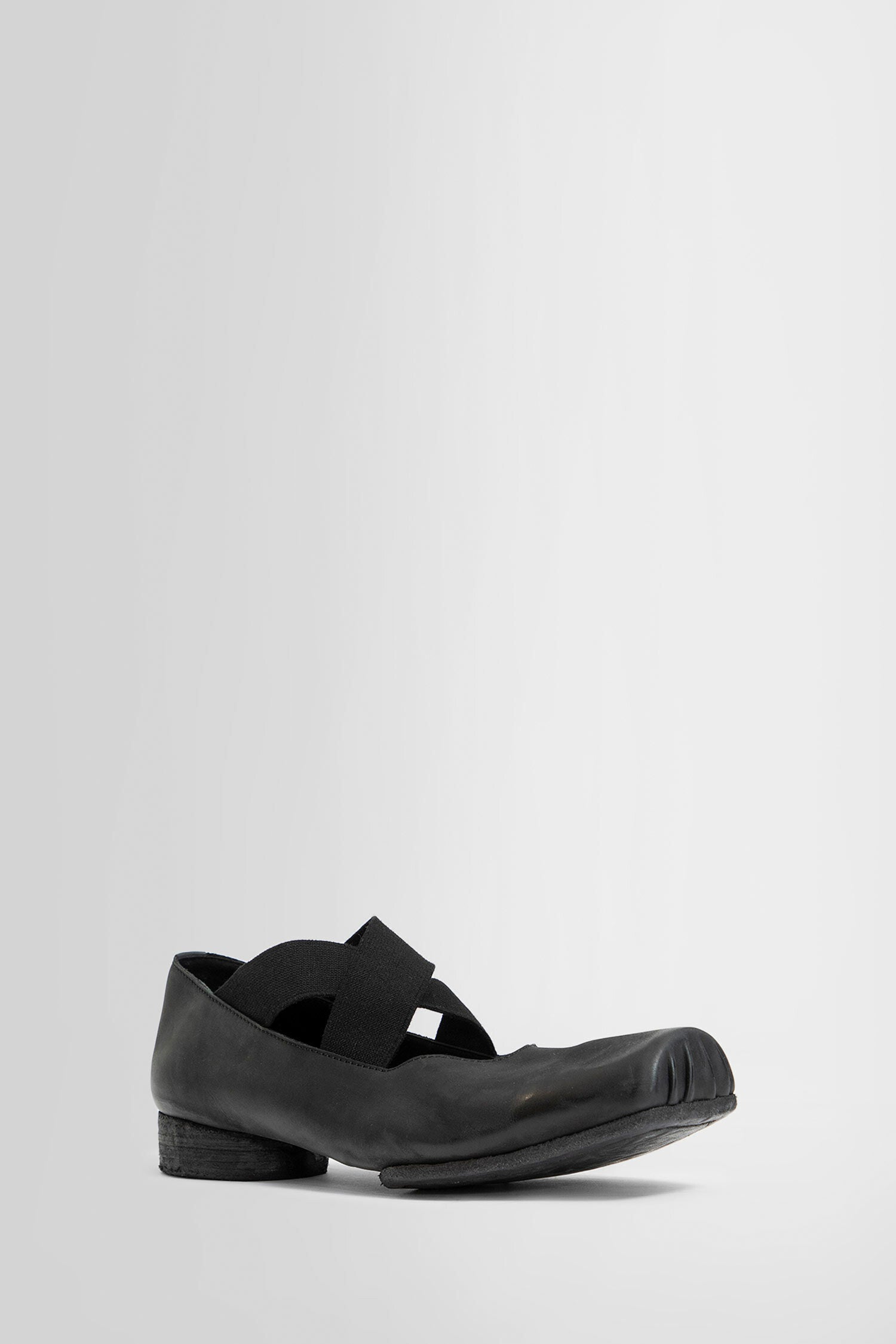 UMA WANG WOMAN BLACK FLATS