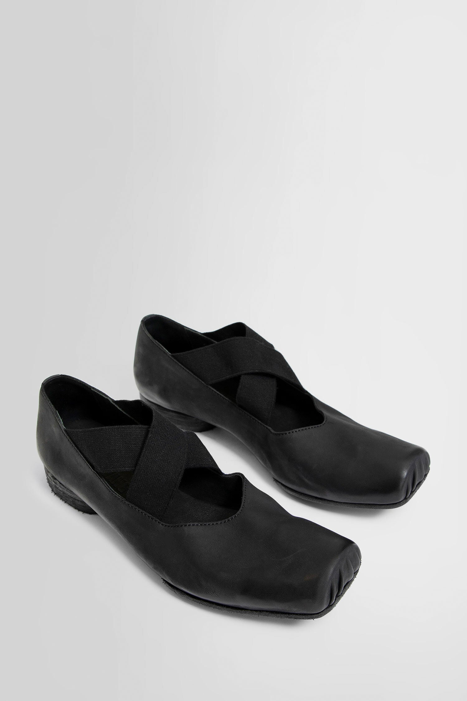 UMA WANG WOMAN BLACK FLATS