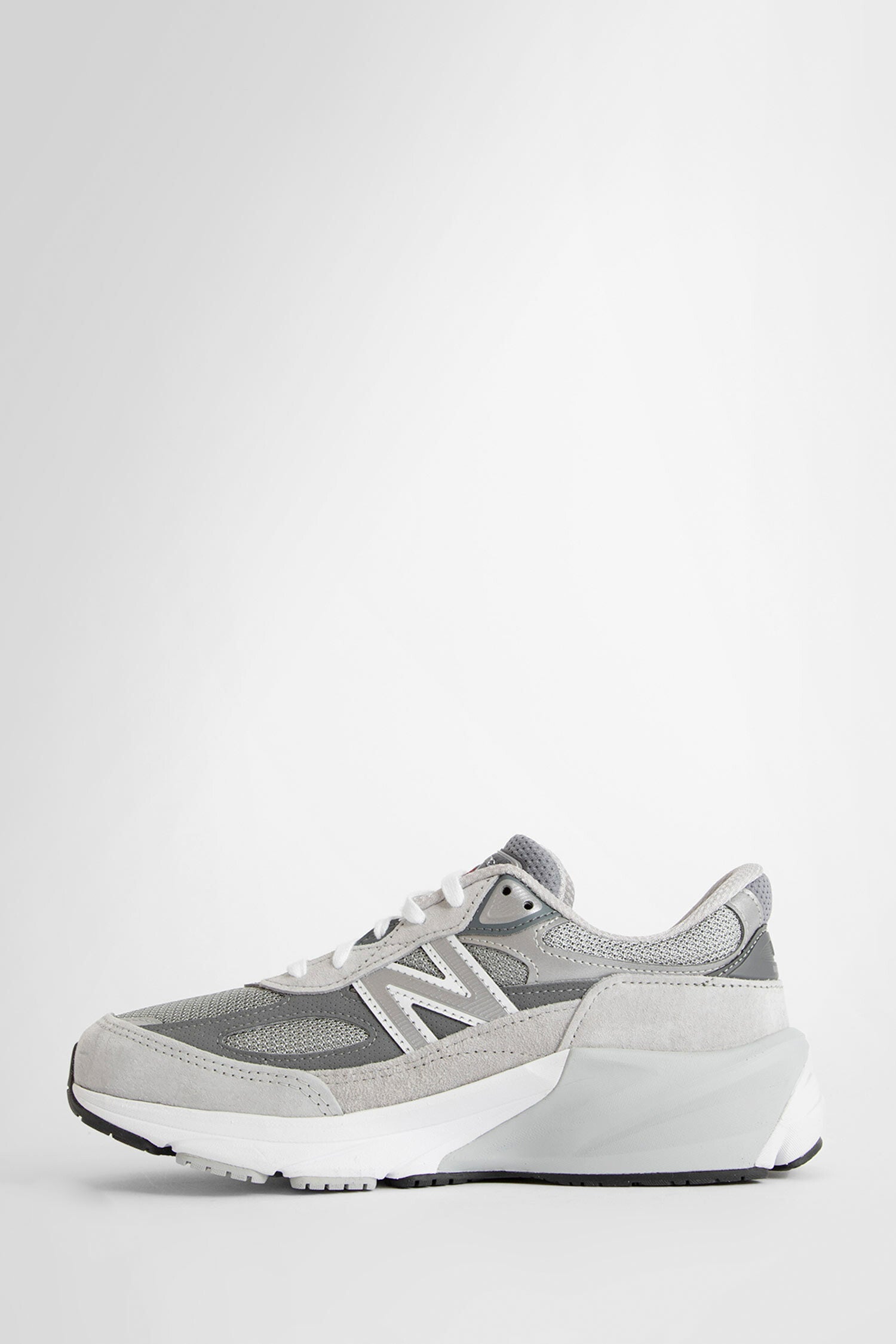 NEW BALANCE UNISEX GREY SNEAKERS